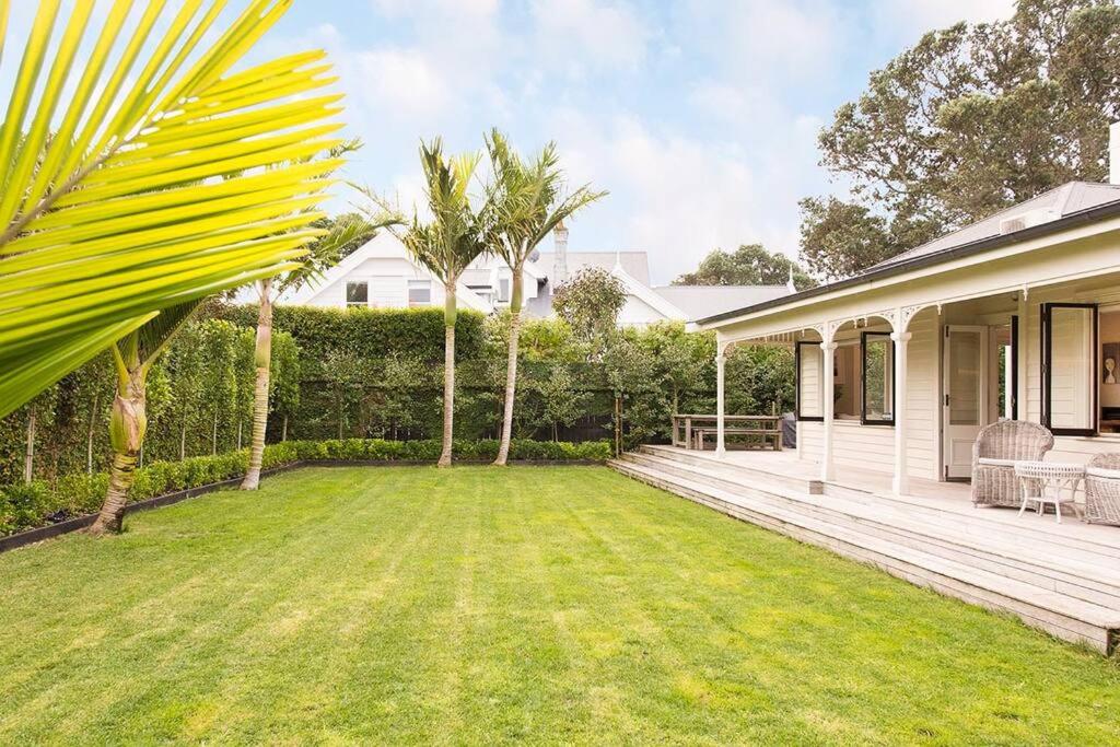 Lovely Beachside Villa in Cheltenham view 4
