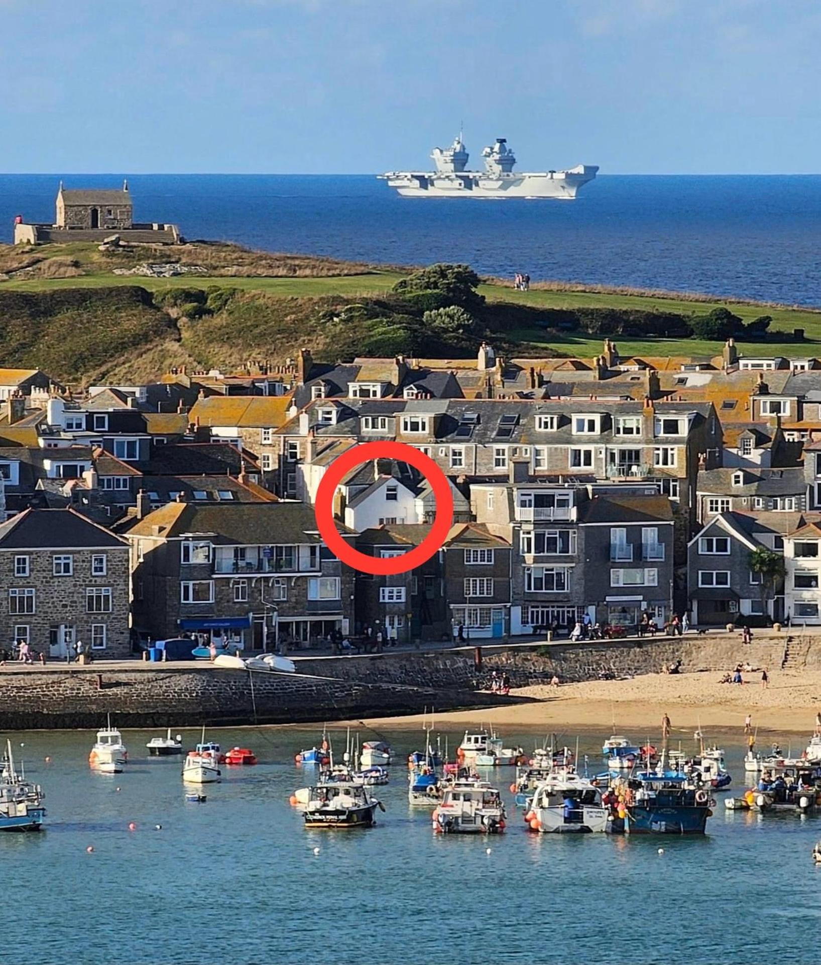 SMUGGLERS HIDE COTTAGE and separate but connecting SMUGGLERS CABIN - - In a beautifully renovated fishermans cottage - - HARBOUR VIEWS - - BEACH only 10 me, photo 51
