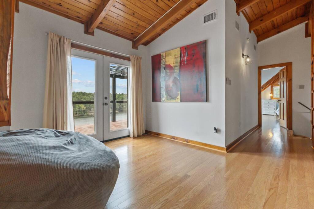 Medinah Sunset Cabin