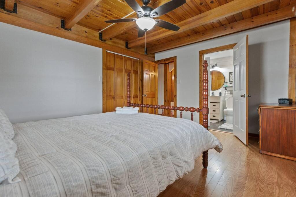 Medinah Sunset Cabin