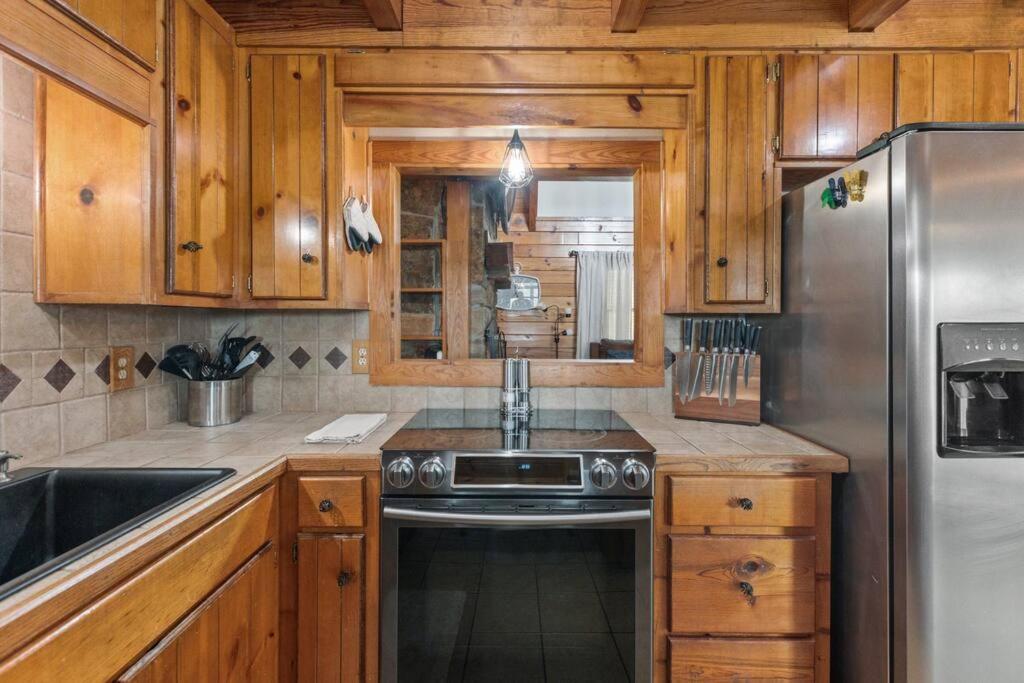 Medinah Sunset Cabin