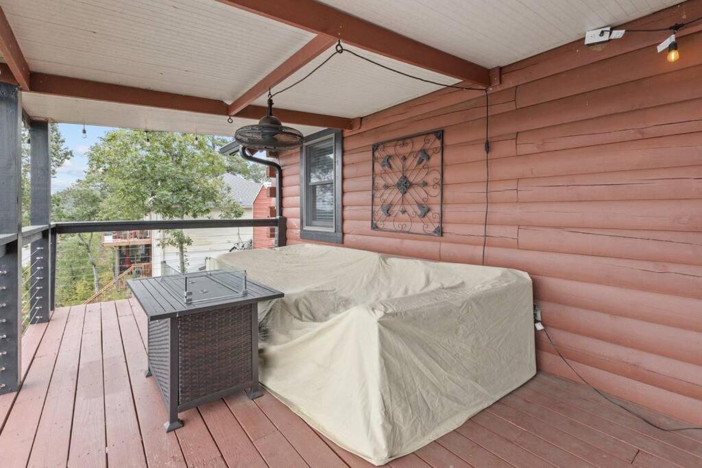 Medinah Sunset Cabin