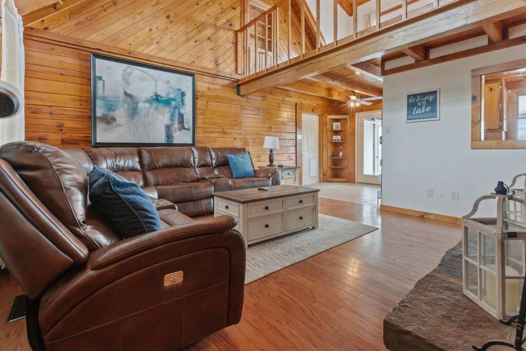 Medinah Sunset Cabin