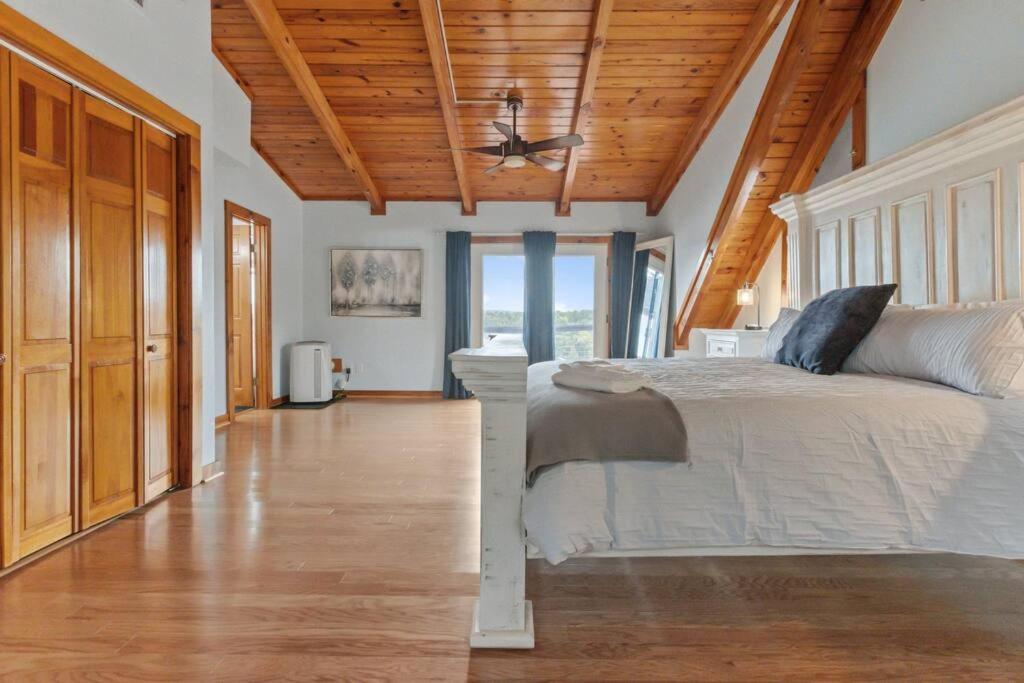 Medinah Sunset Cabin