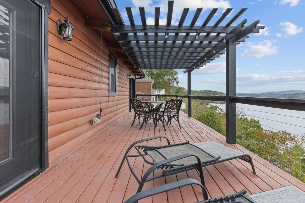 Medinah Sunset Cabin