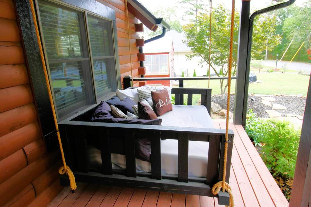 Medinah Sunset Cabin