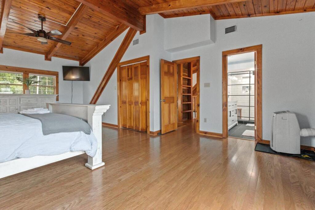 Medinah Sunset Cabin