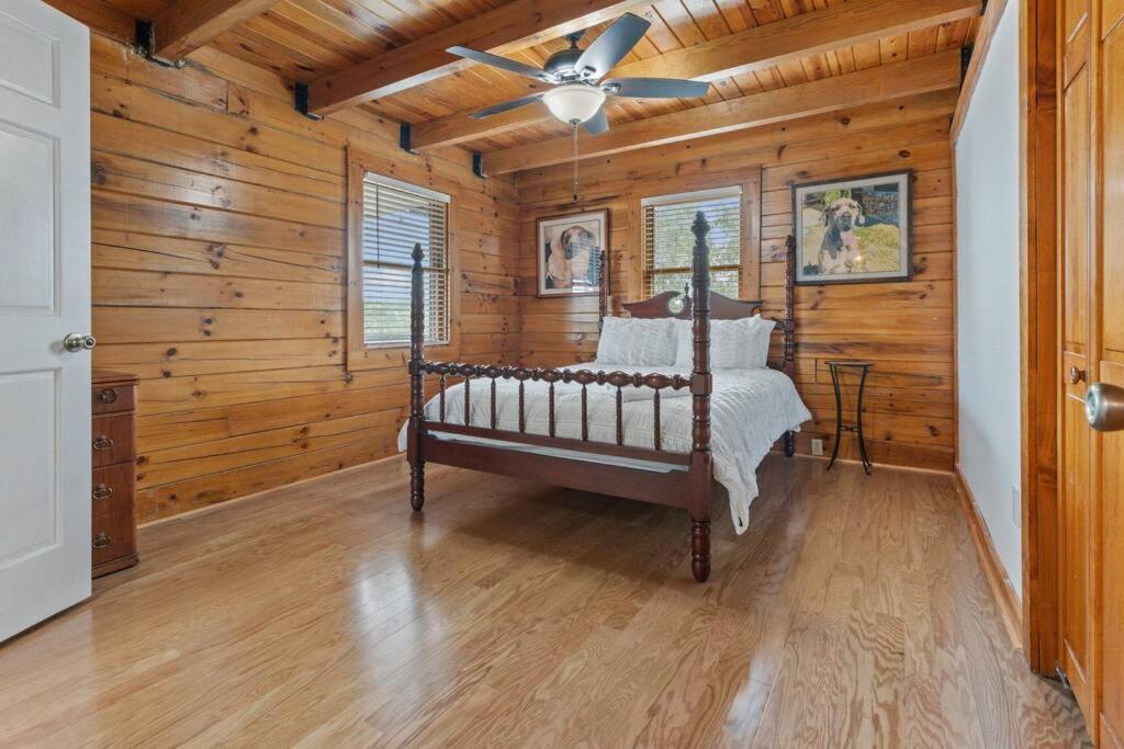 Medinah Sunset Cabin