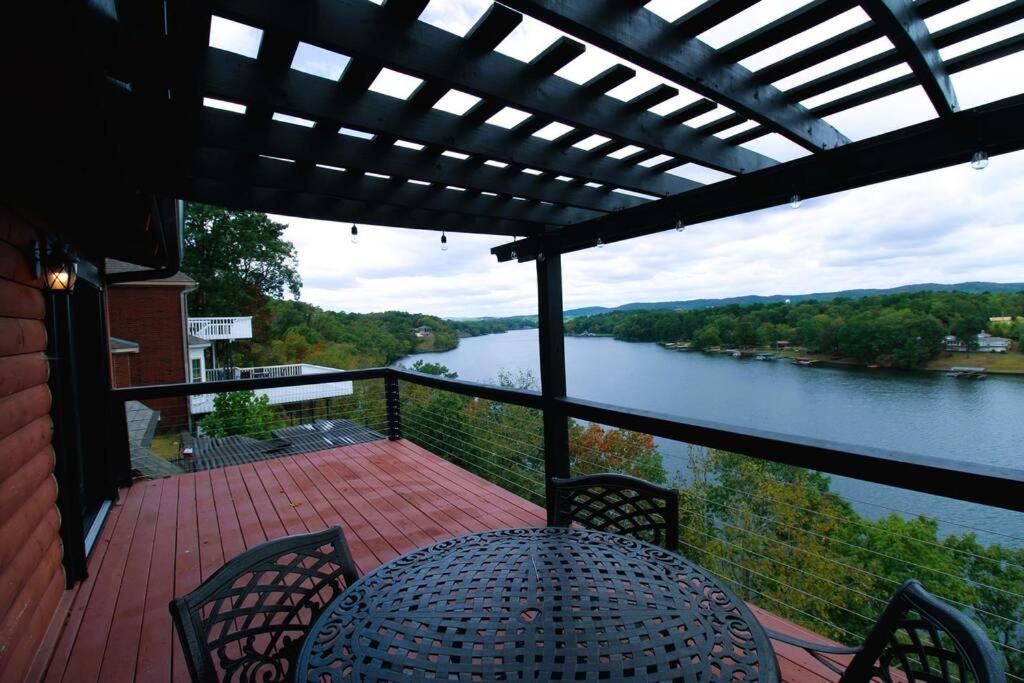 Medinah Sunset Cabin