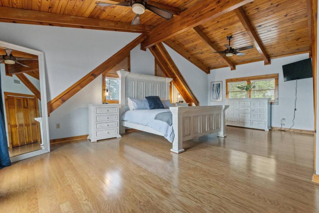 Medinah Sunset Cabin