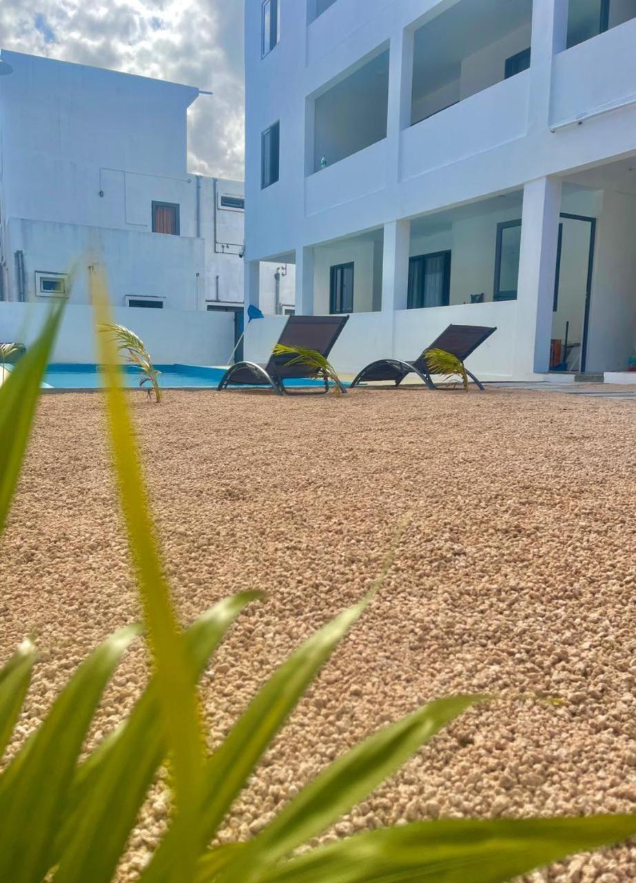 Skyview Apartment- Poolside Stay Near the Beach photo 4