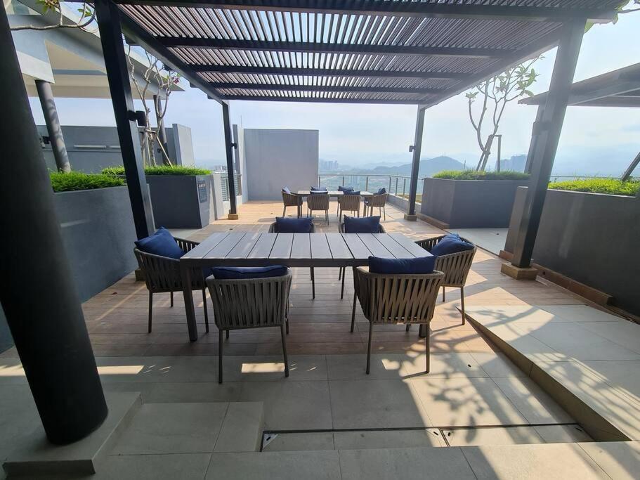Neu Suites Near Gleneagles 10 minutes to KLCC