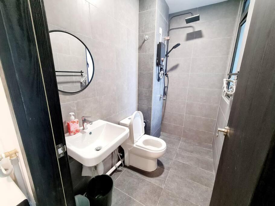 Neu Suites Near Gleneagles 10 minutes to KLCC