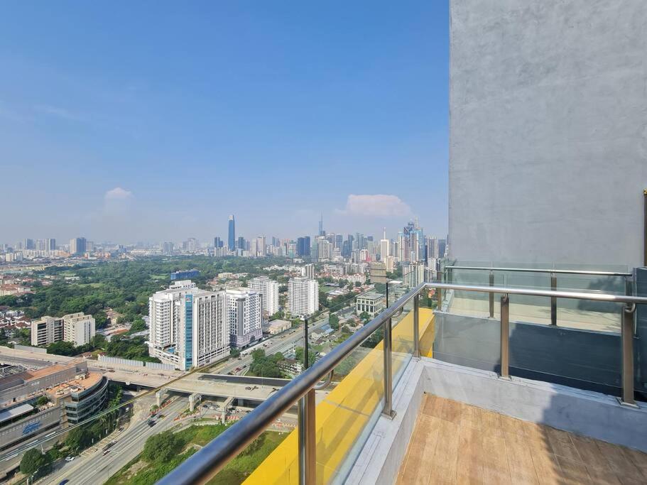 Neu Suites Near Gleneagles 10 minutes to KLCC
