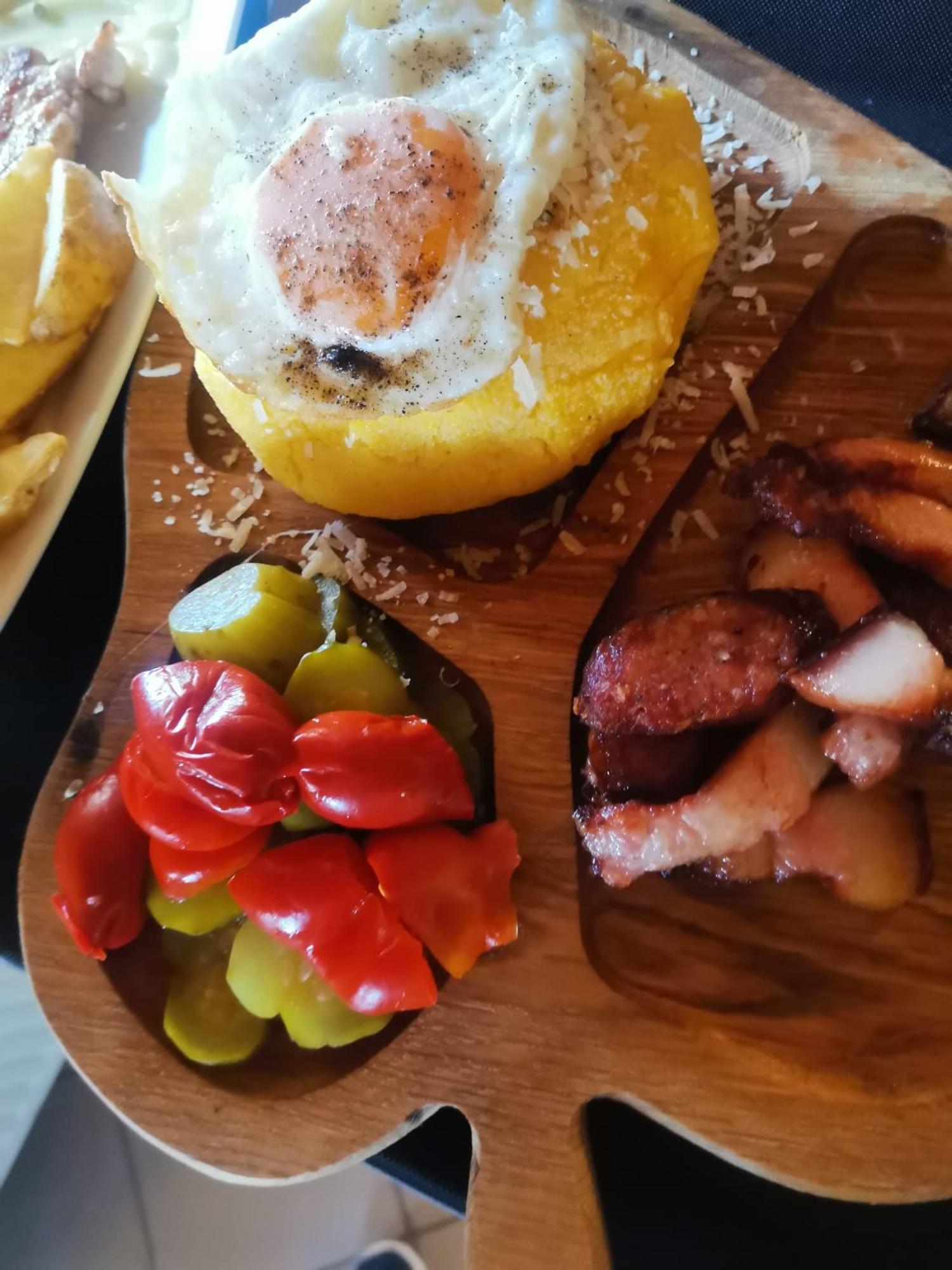 Pensiunea La Taverna