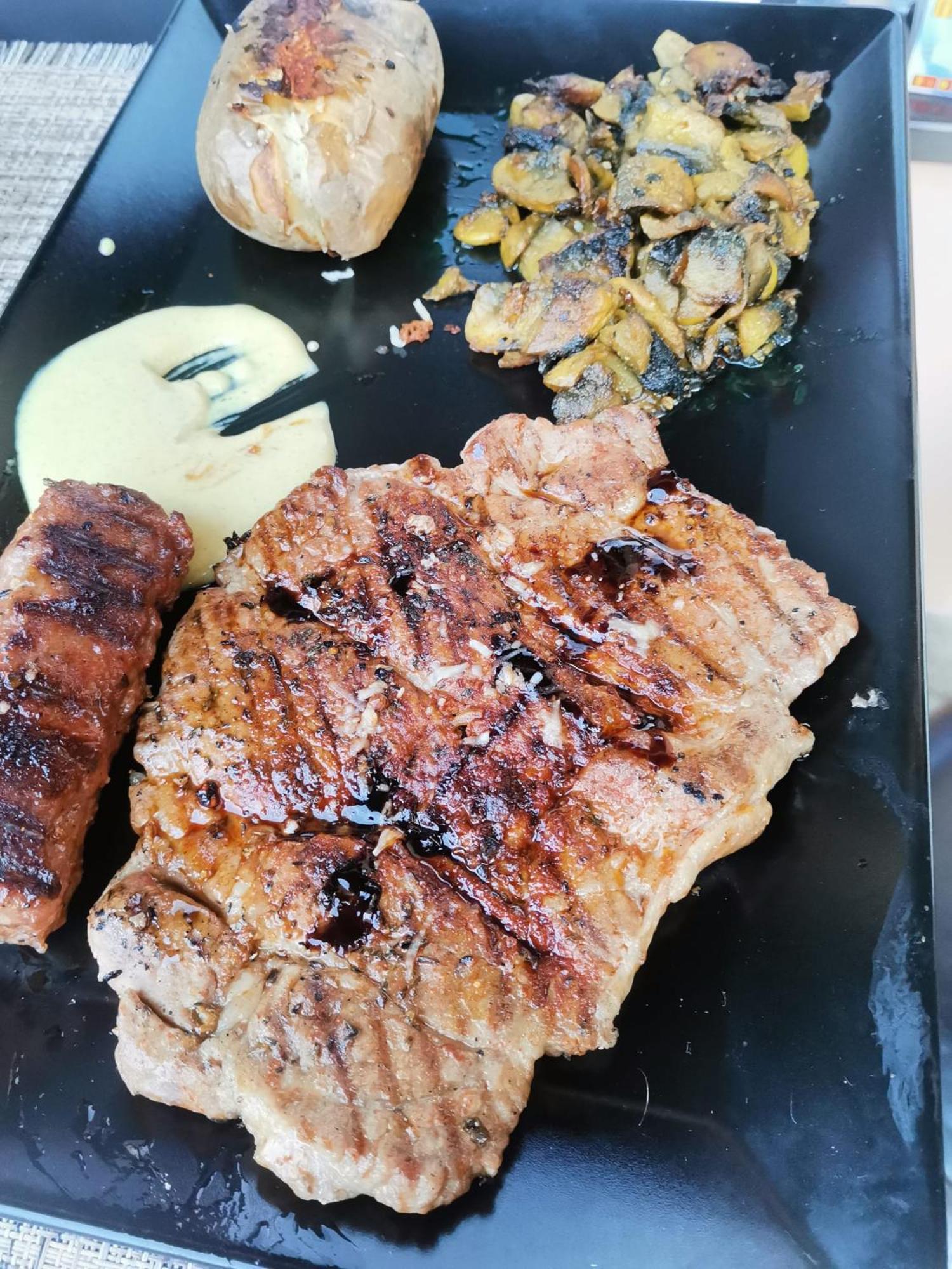 Pensiunea La Taverna