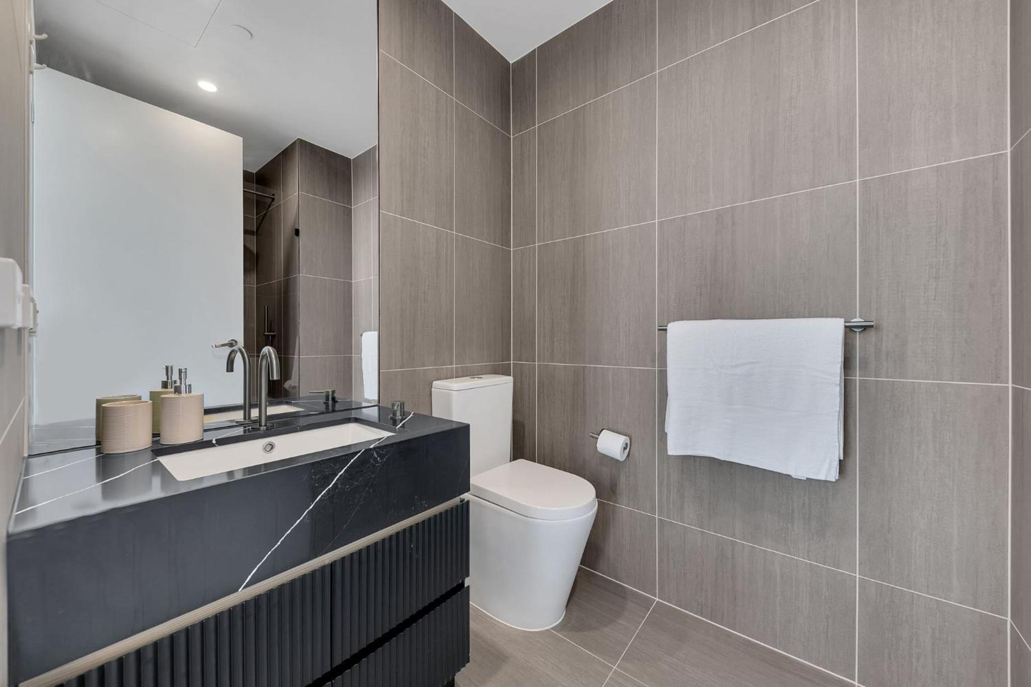 Ivanhoe Apartment 2Bed 2Bath with Balcony City View