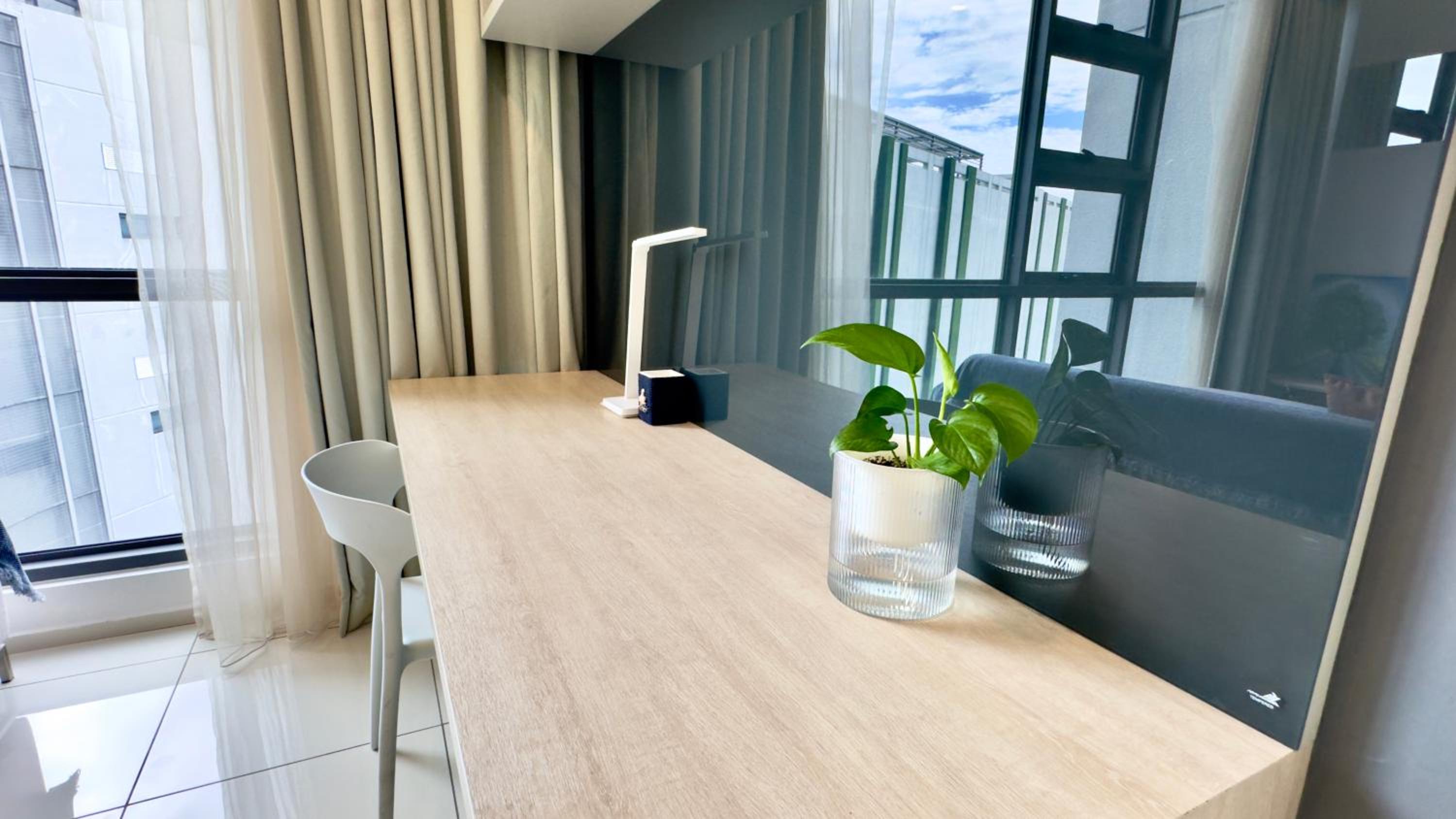 Extravagant Family-Biz Nest II Robertson 12F