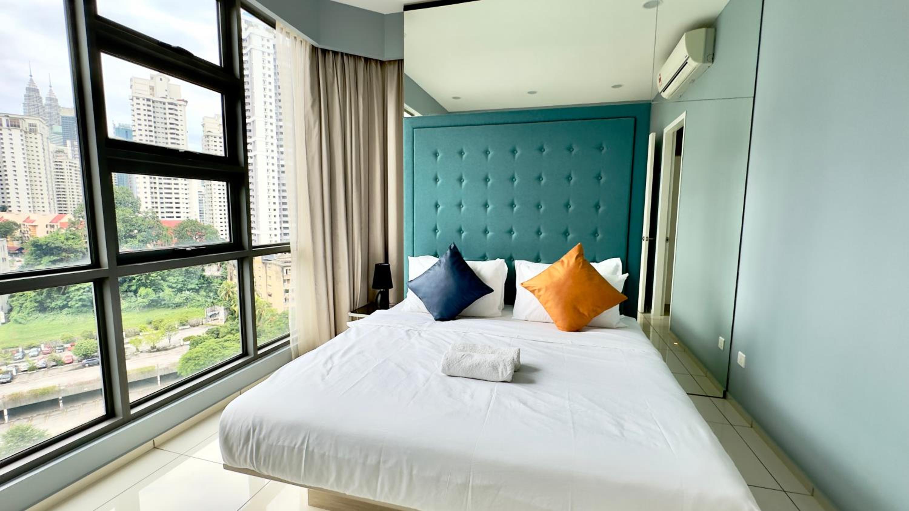 Extravagant Family-Biz Nest II Robertson 12F