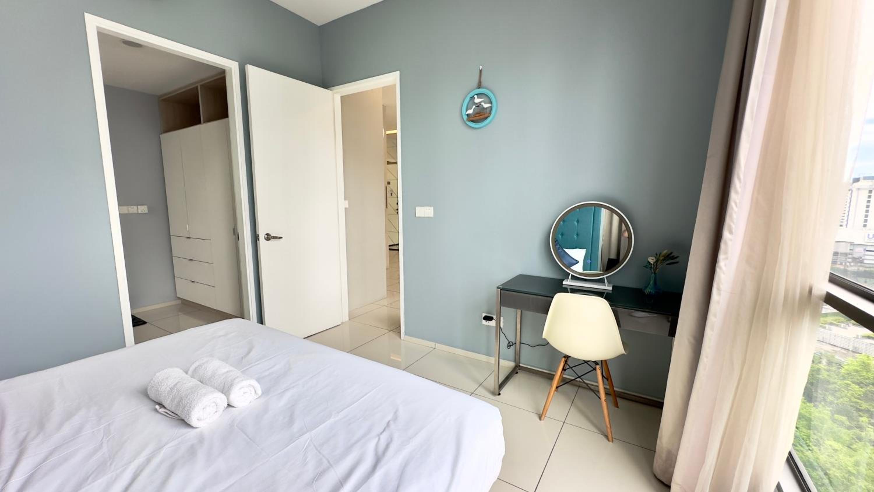 Extravagant Family-Biz Nest II Robertson 12F