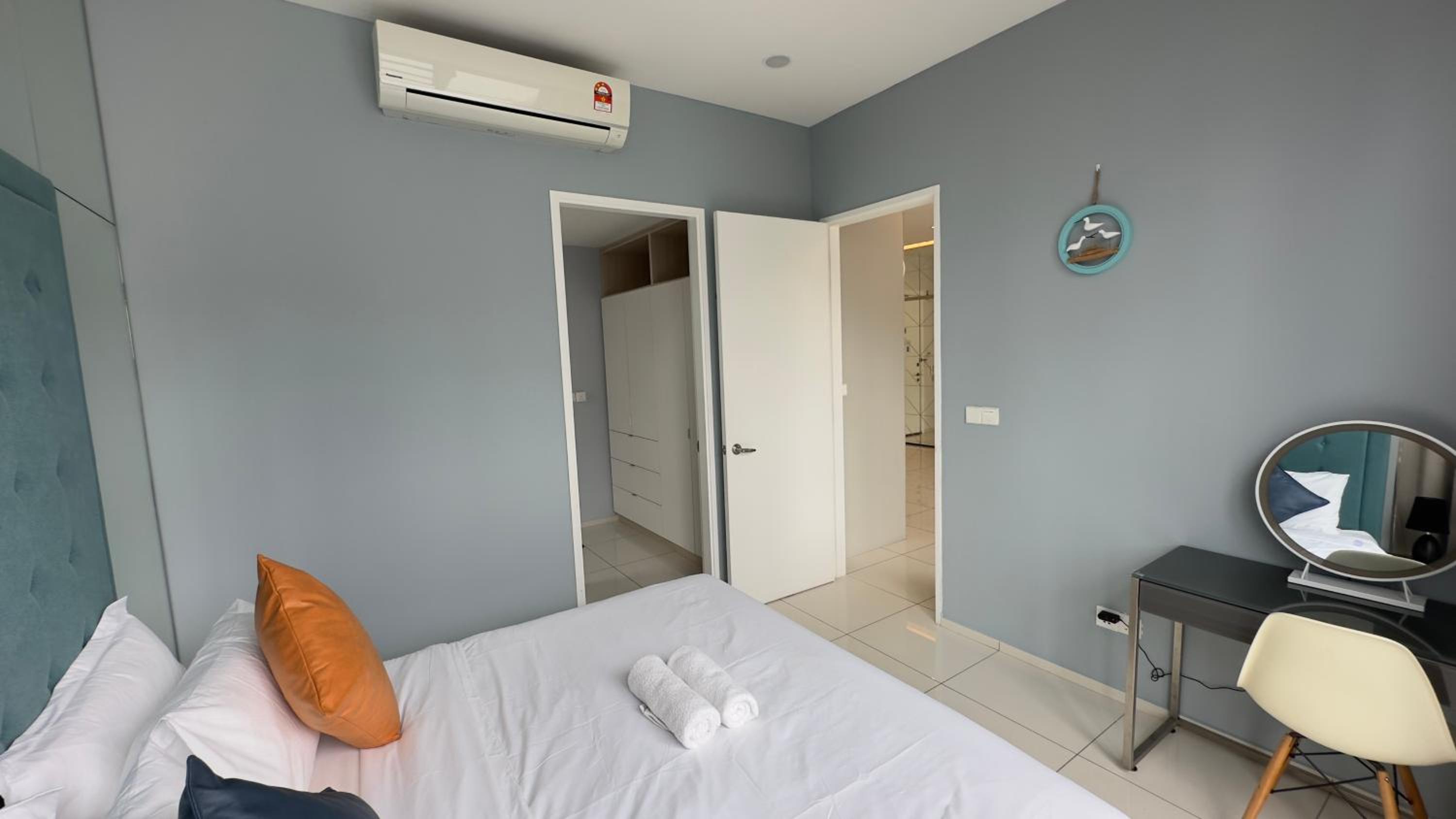 Extravagant Family-Biz Nest II Robertson 12F