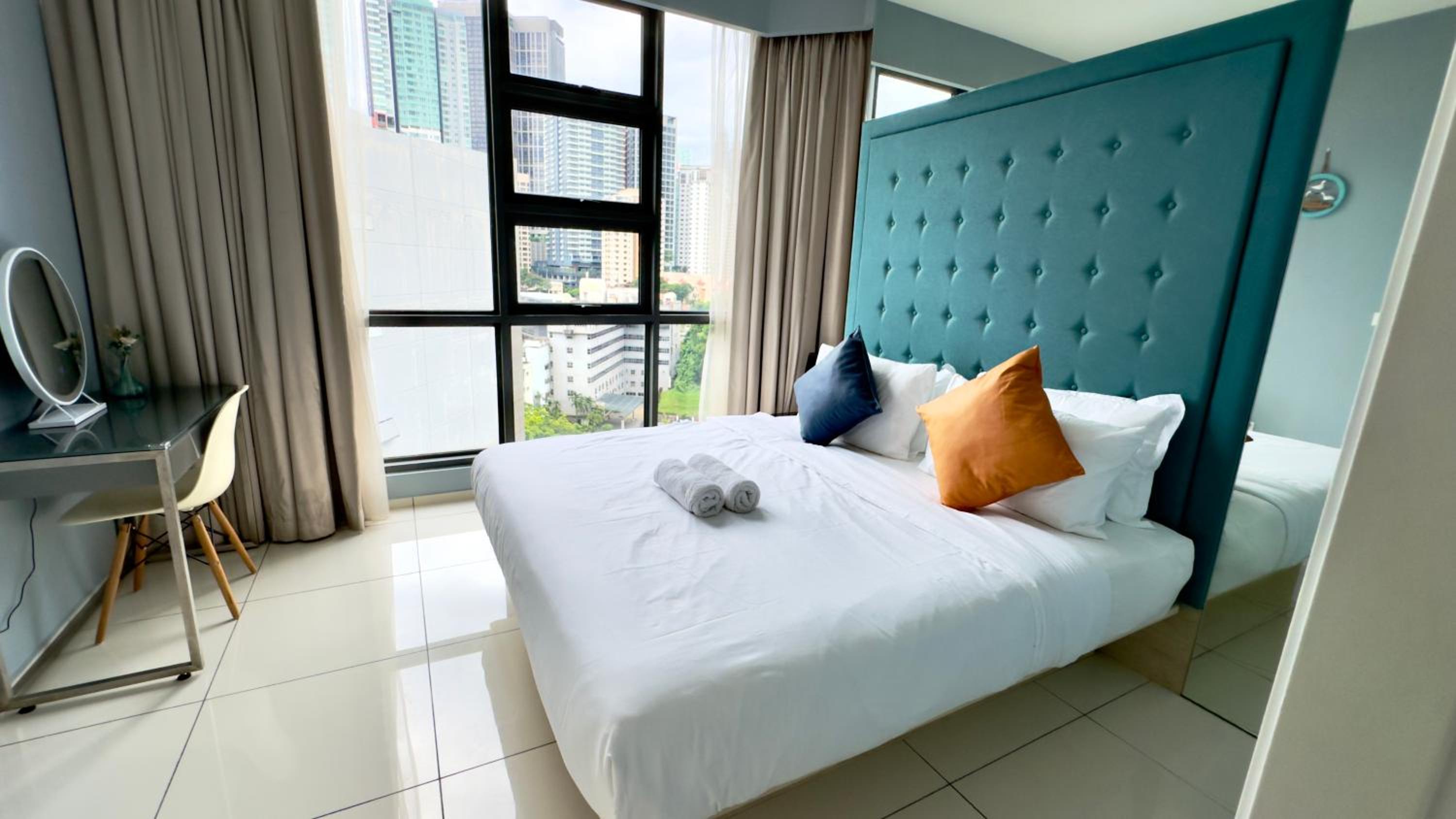Extravagant Family-Biz Nest II Robertson 12F
