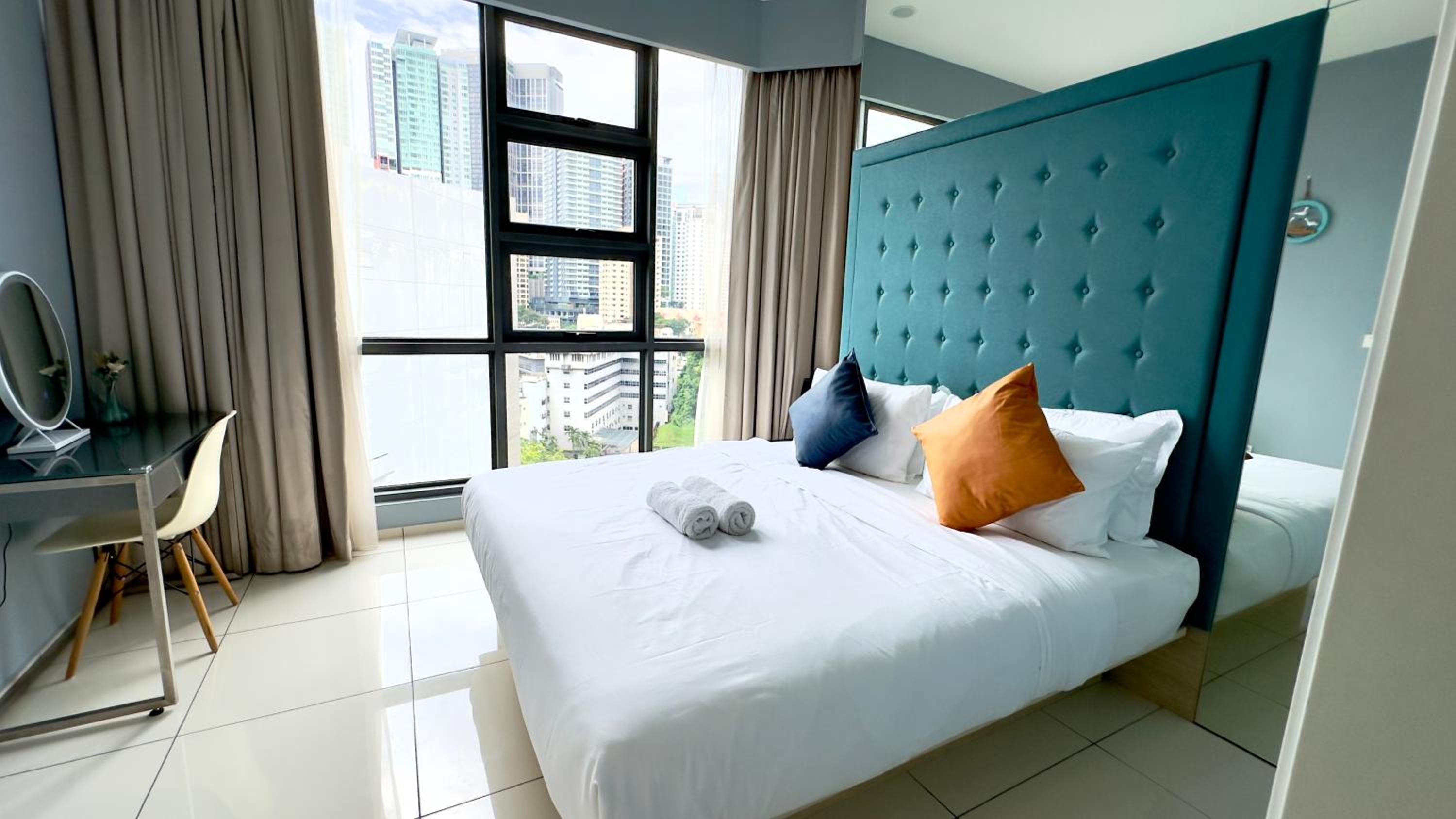 Extravagant Family-Biz Nest II Robertson 12F