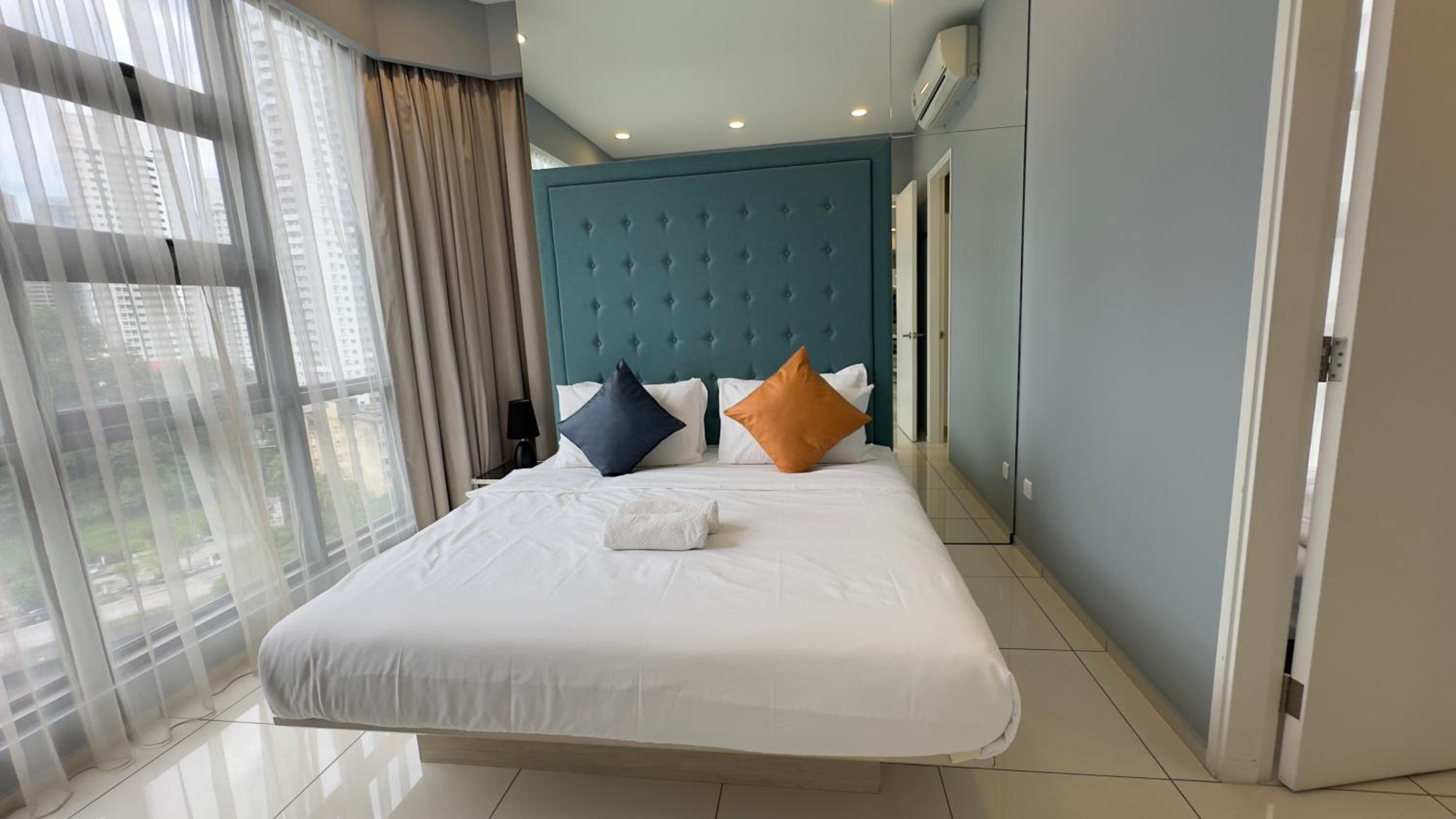 Extravagant Family-Biz Nest II Robertson 12F