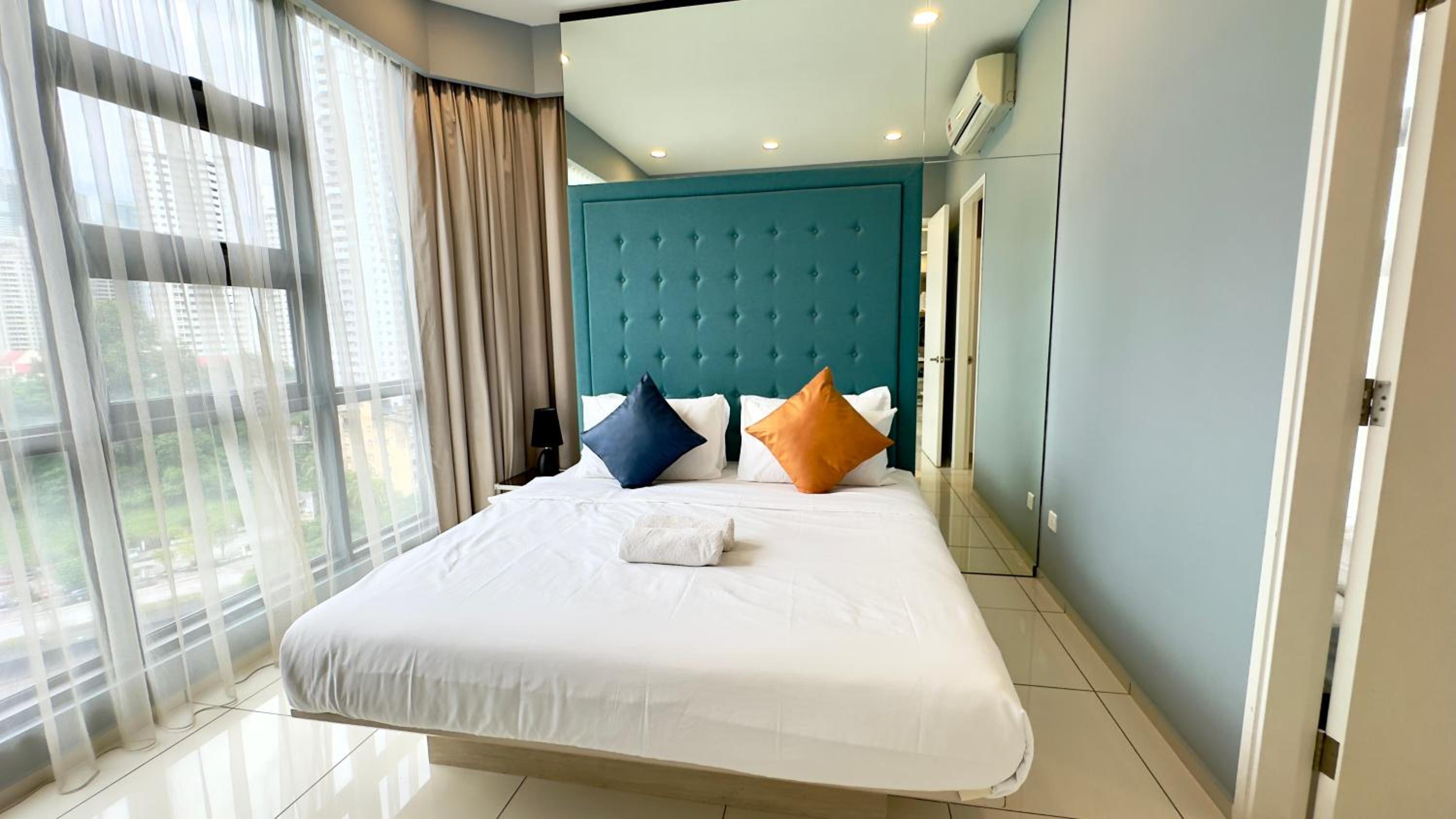Extravagant Family-Biz Nest II Robertson 12F