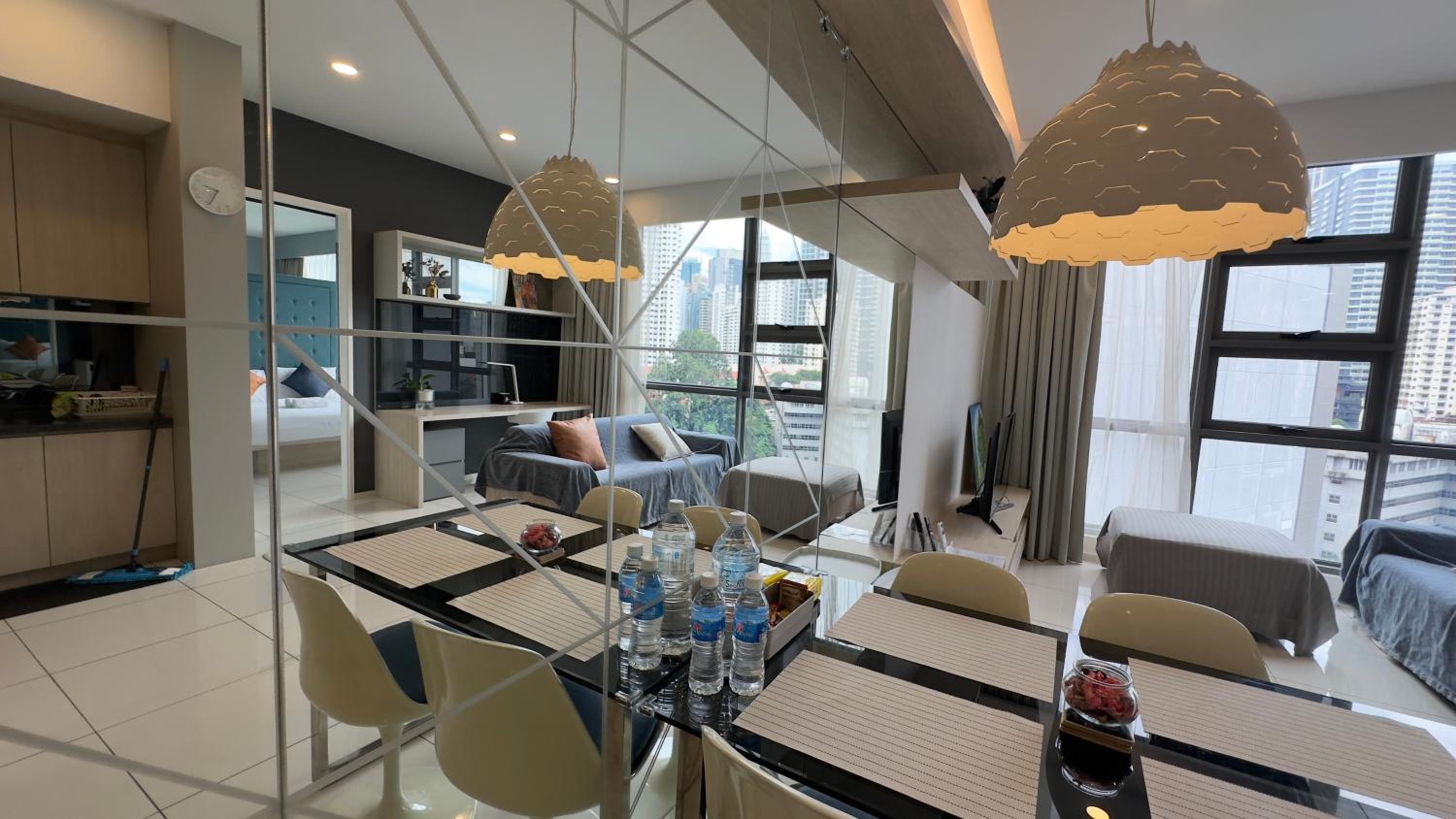 Extravagant Family-Biz Nest II Robertson 12F
