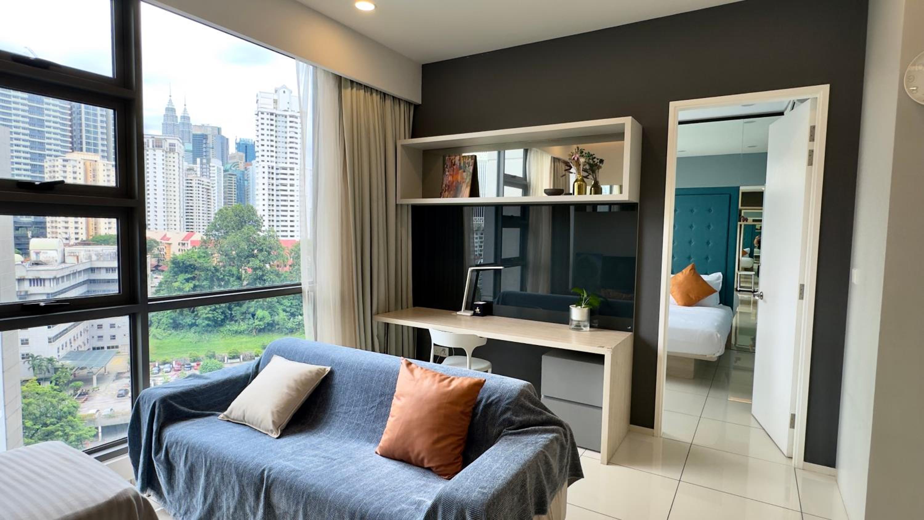 Extravagant Family-Biz Nest II Robertson 12F