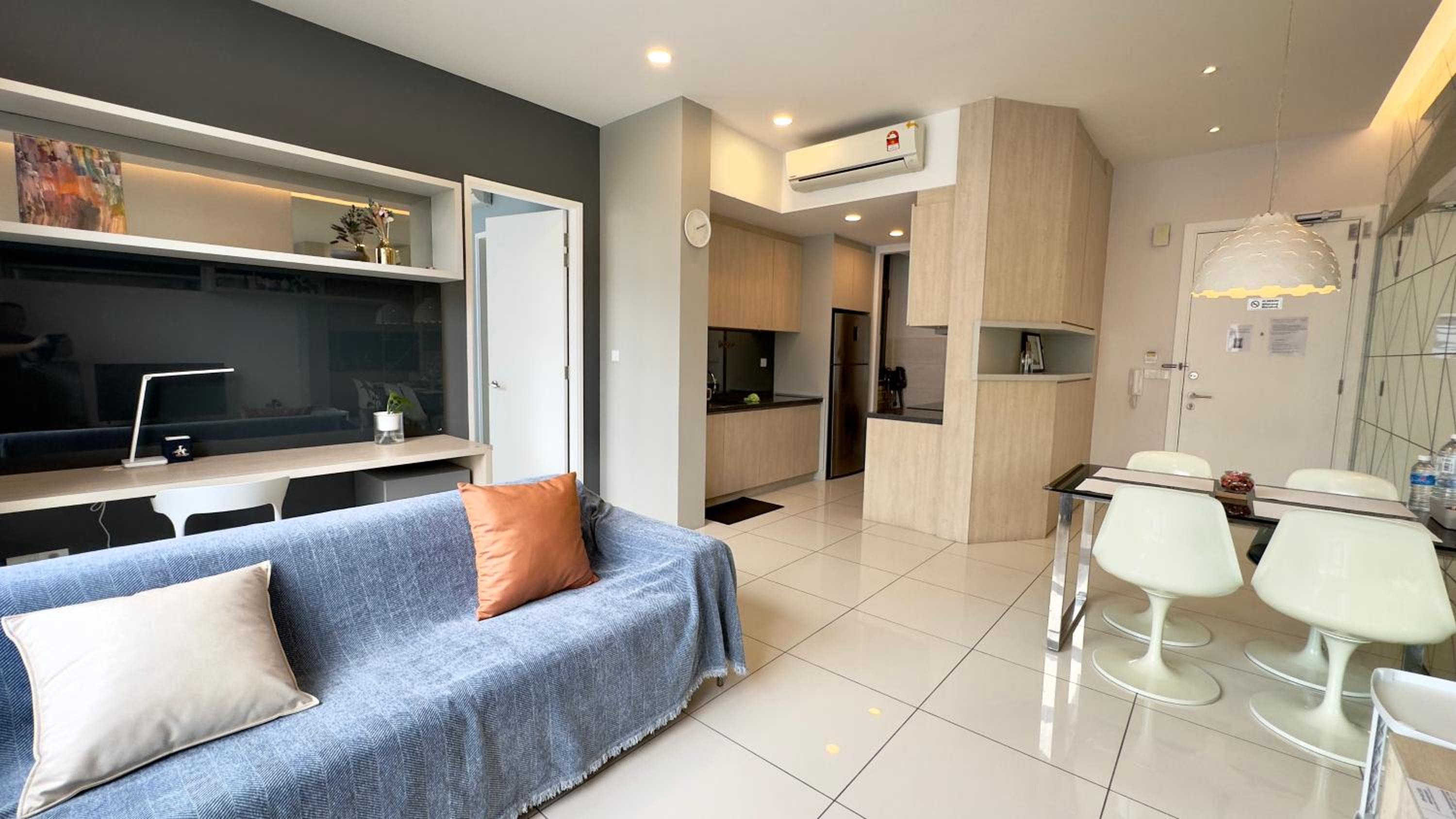 Extravagant Family-Biz Nest II Robertson 12F