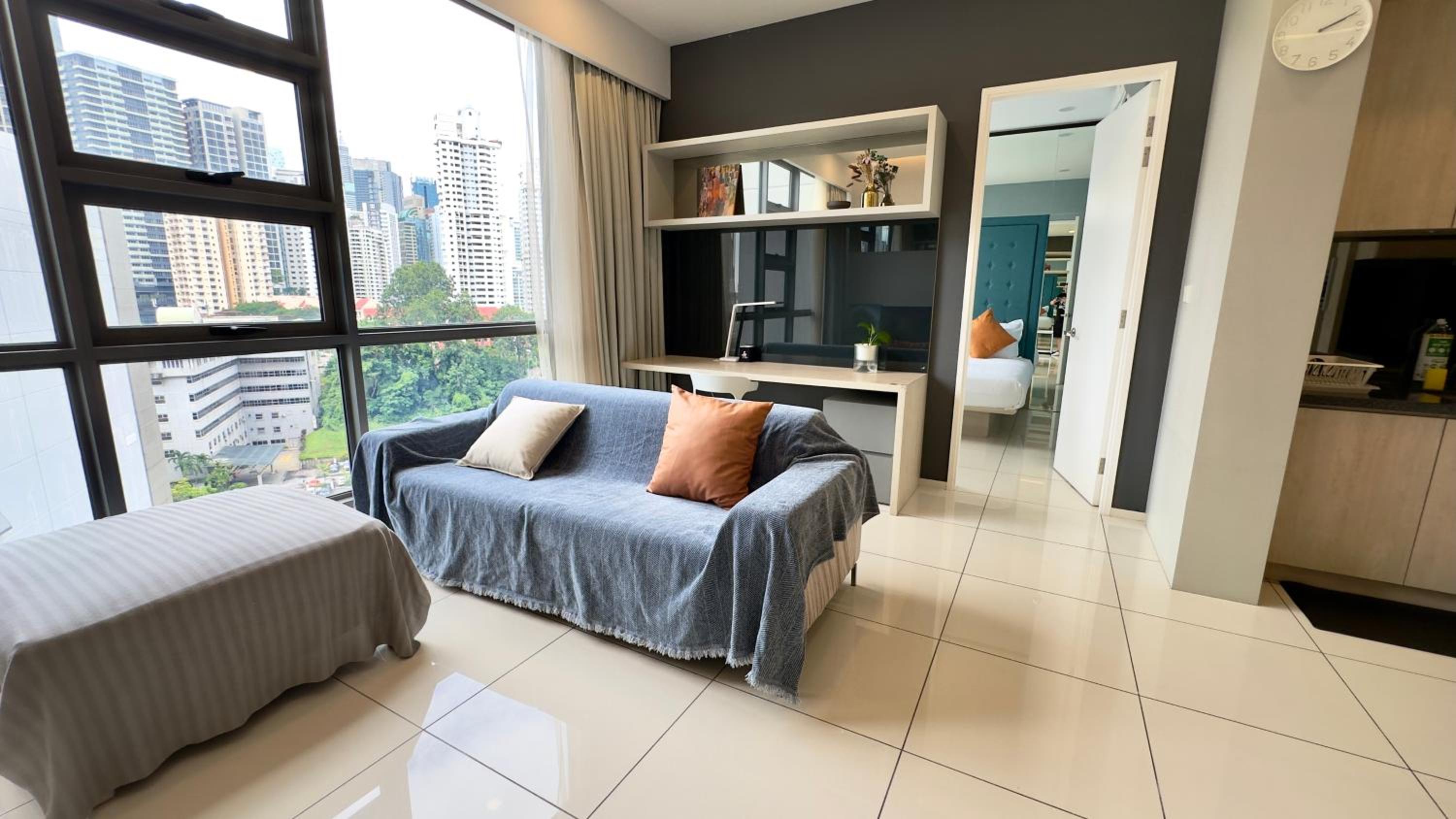 Extravagant Family-Biz Nest II Robertson 12F