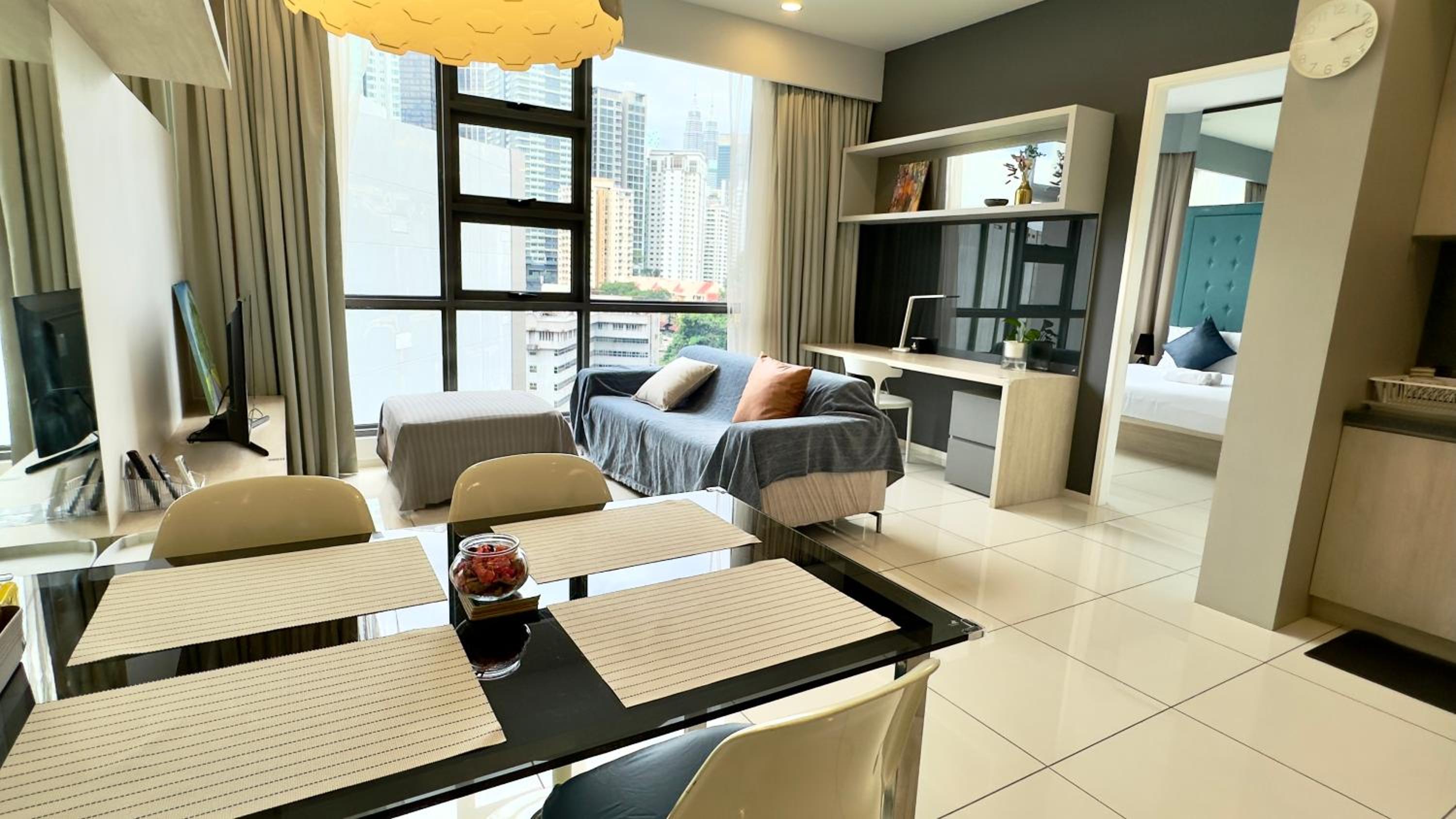 Extravagant Family-Biz Nest II Robertson 12F