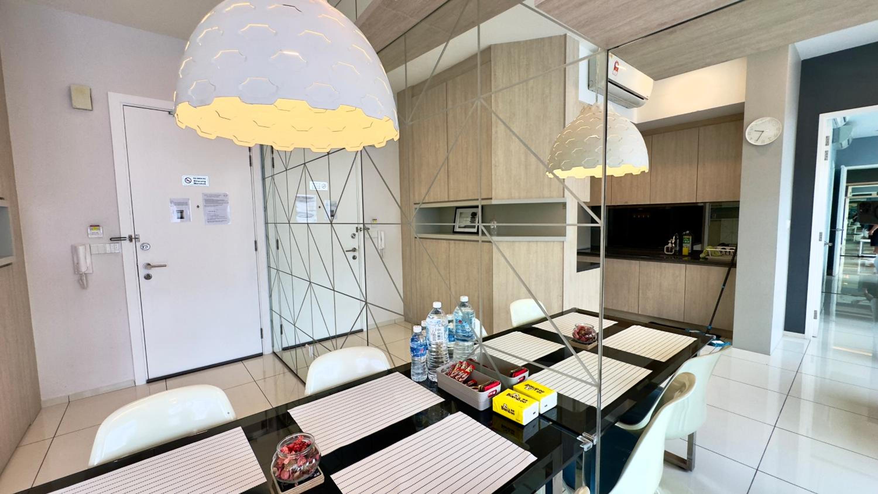 Extravagant Family-Biz Nest II Robertson 12F