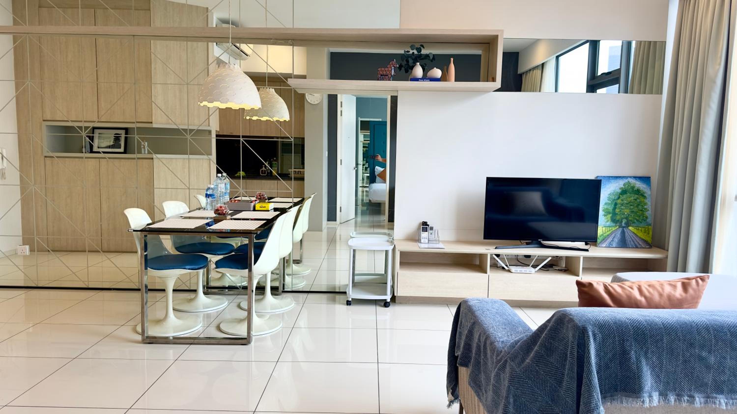 Extravagant Family-Biz Nest II Robertson 12F