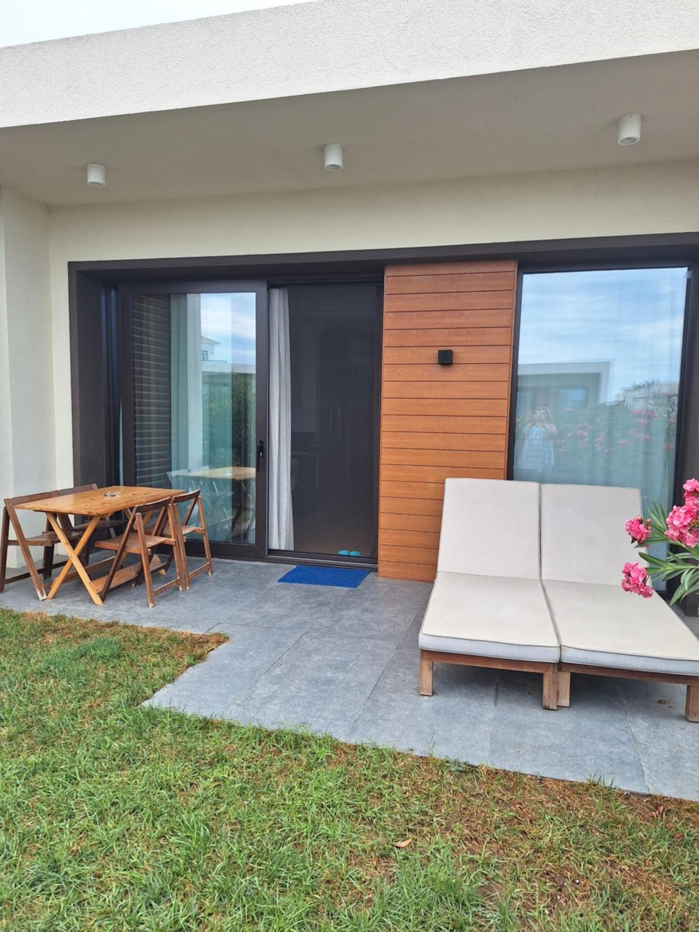 Sea Breeze White Villa 2