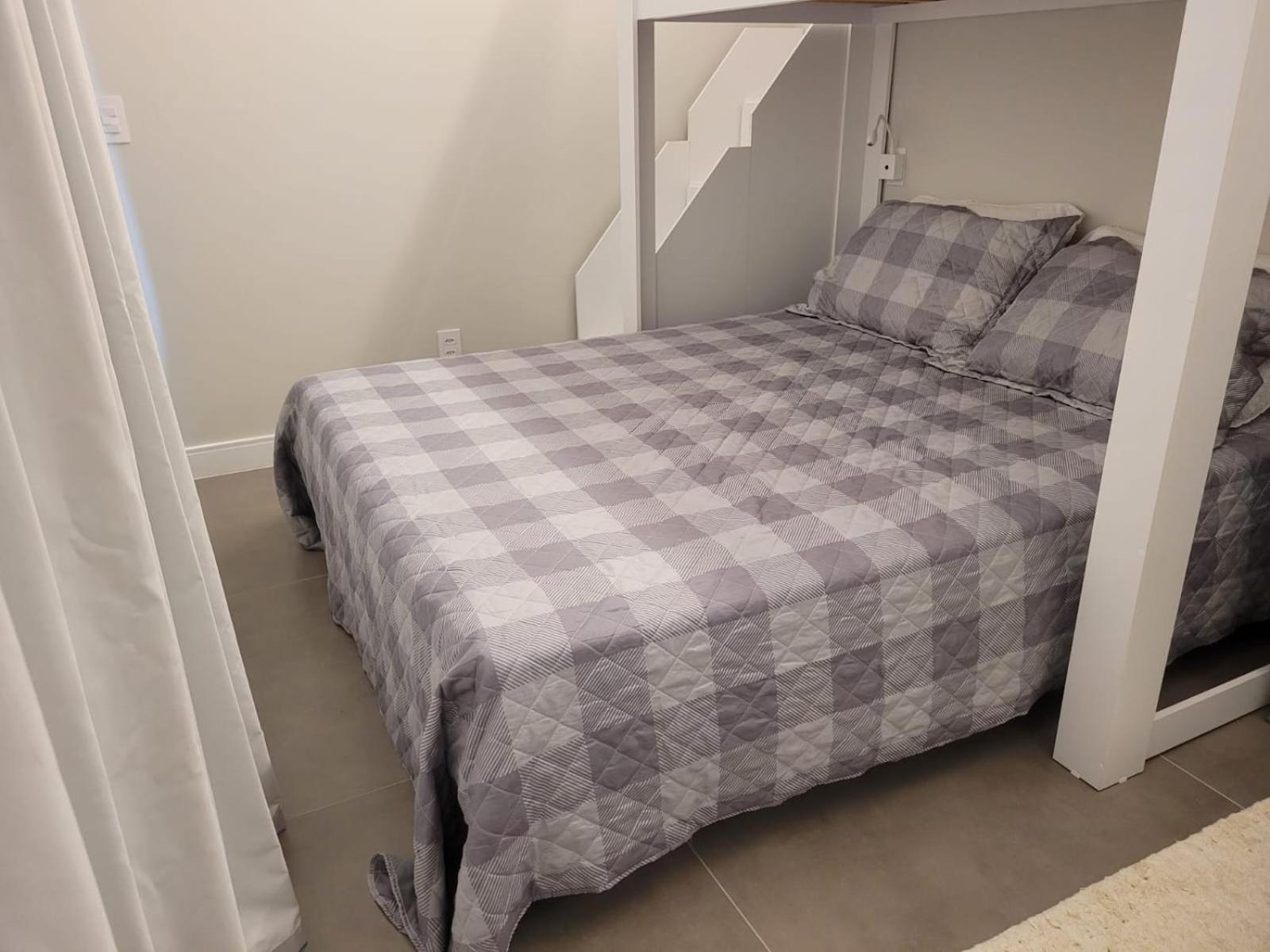 Loft lindo a 300m da praia de Jurerê