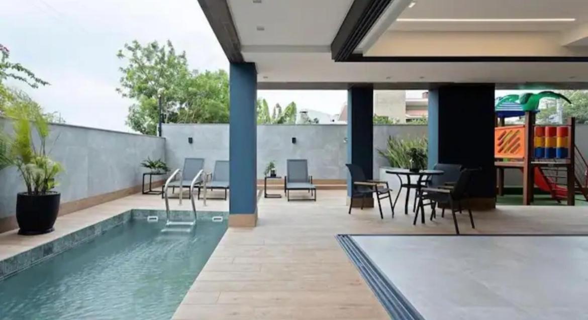 Loft lindo a 300m da praia de Jurerê