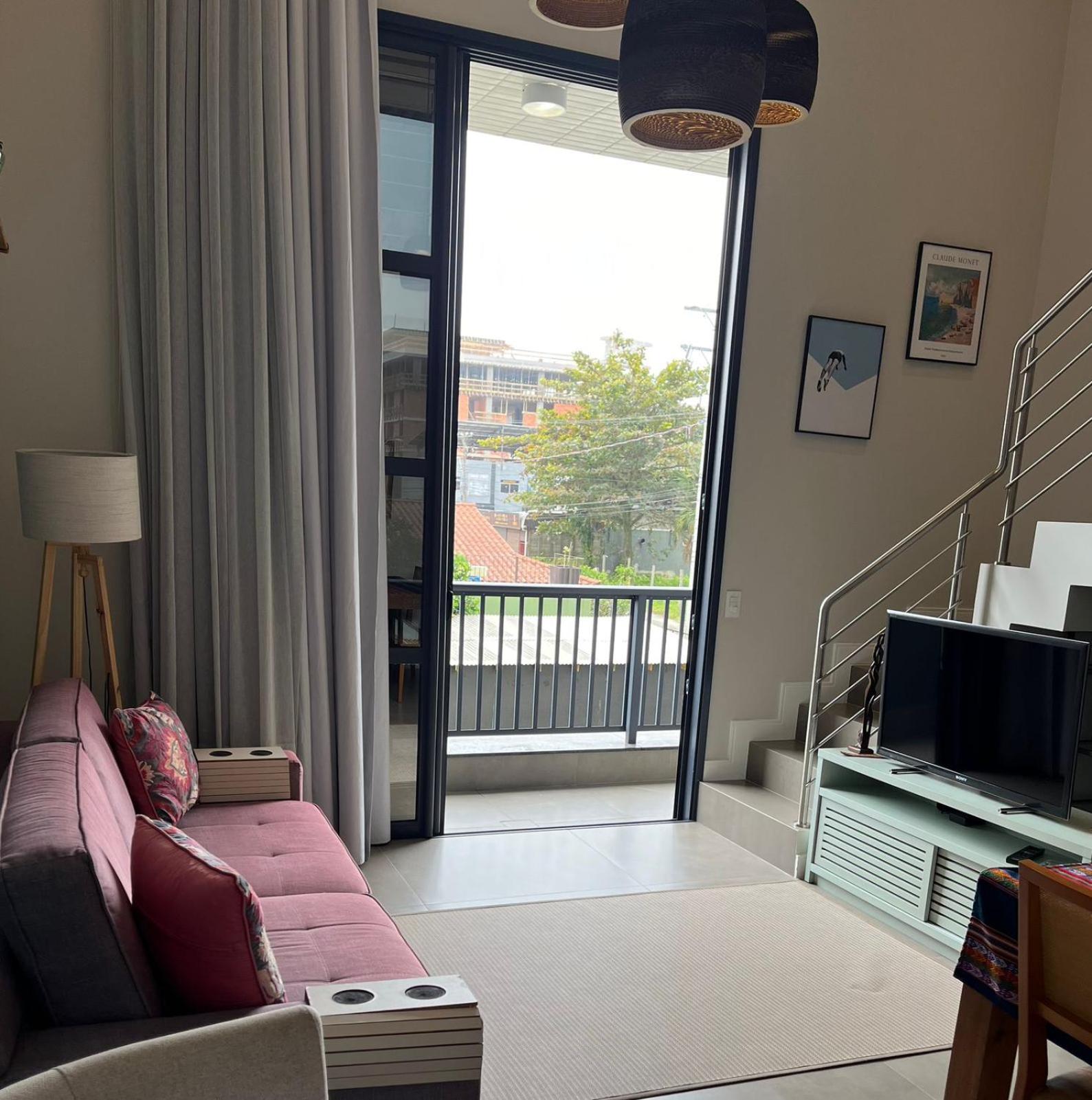 Loft lindo a 300m da praia de Jurerê