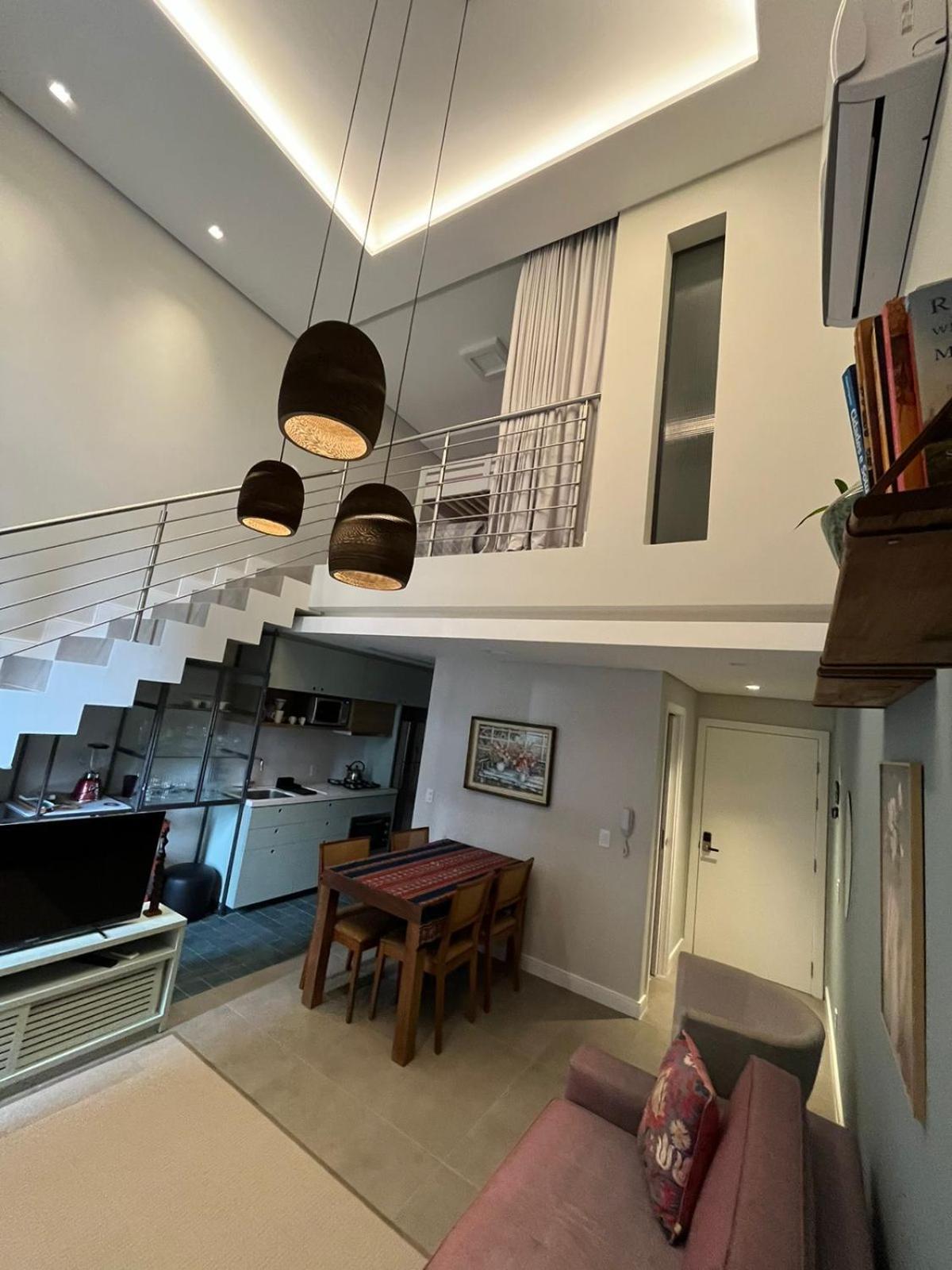 Loft lindo a 300m da praia de Jurerê