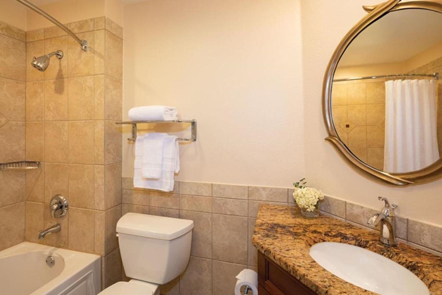 Relax after the Orlando parks in this 1BD resort condo with pools, restaurants, activities etc