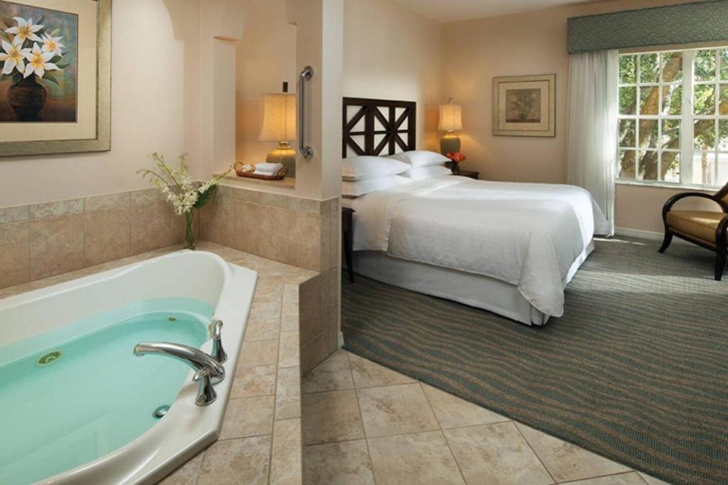 Relax after the Orlando parks in this 1BD resort condo with pools, restaurants, activities etc