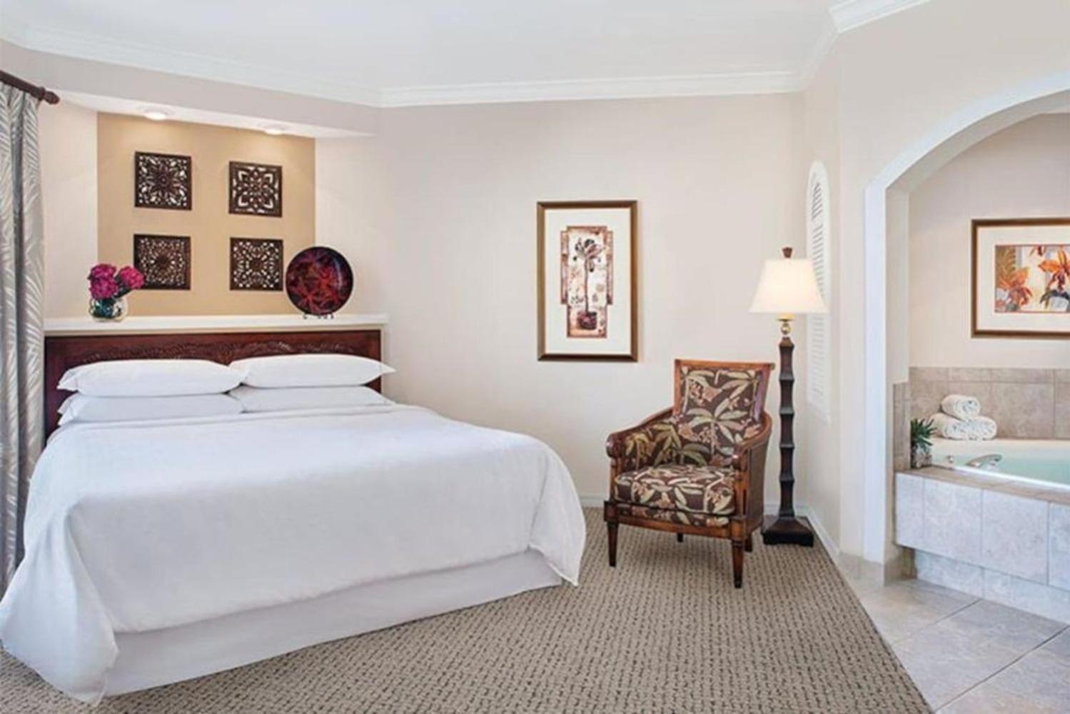 Relax after the Orlando parks in this 1BD resort condo with pools, restaurants, activities etc