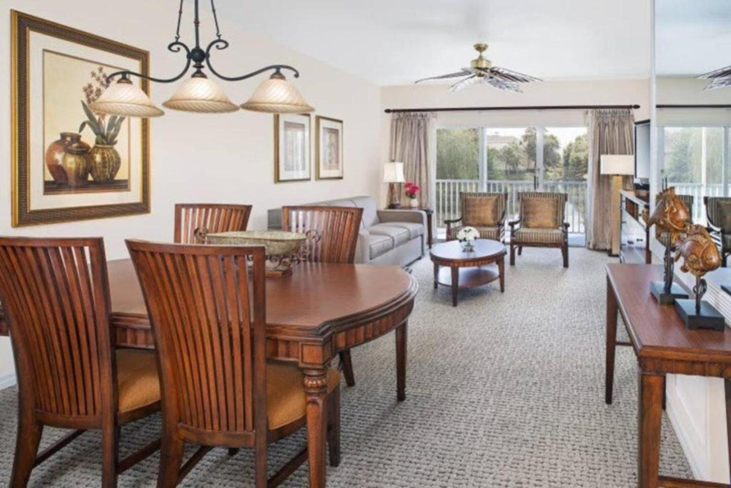 Relax after the Orlando parks in this 1BD resort condo with pools, restaurants, activities etc
