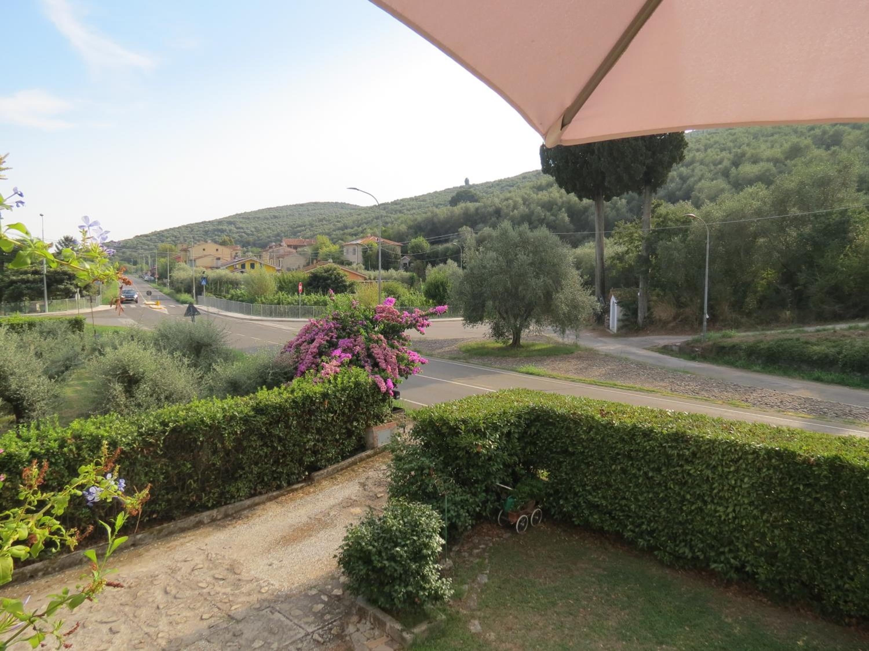 Casa Vacanze “Bouganville” loc Avane Pisa view 2
