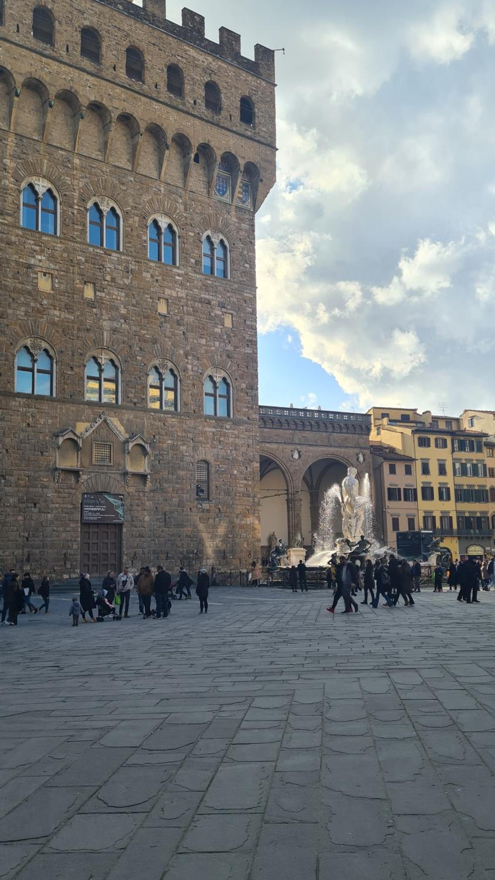 Aurora Suite, inside historic centre, few steps from Uffizzi, AC bedrooom, brand new in-room BTH, 2nd floor, walking distance from all sites