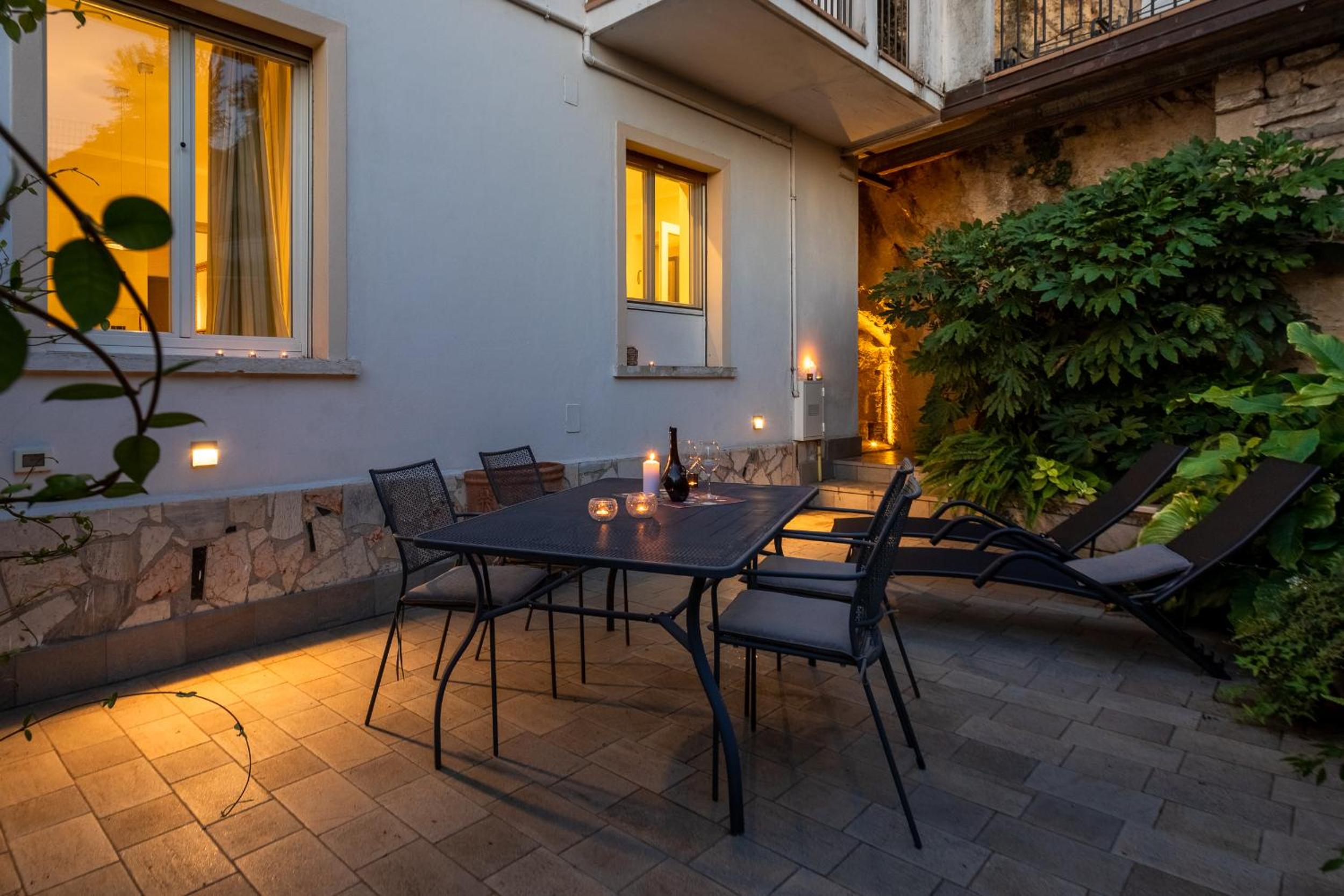 Teatro Romano Garden Apartment