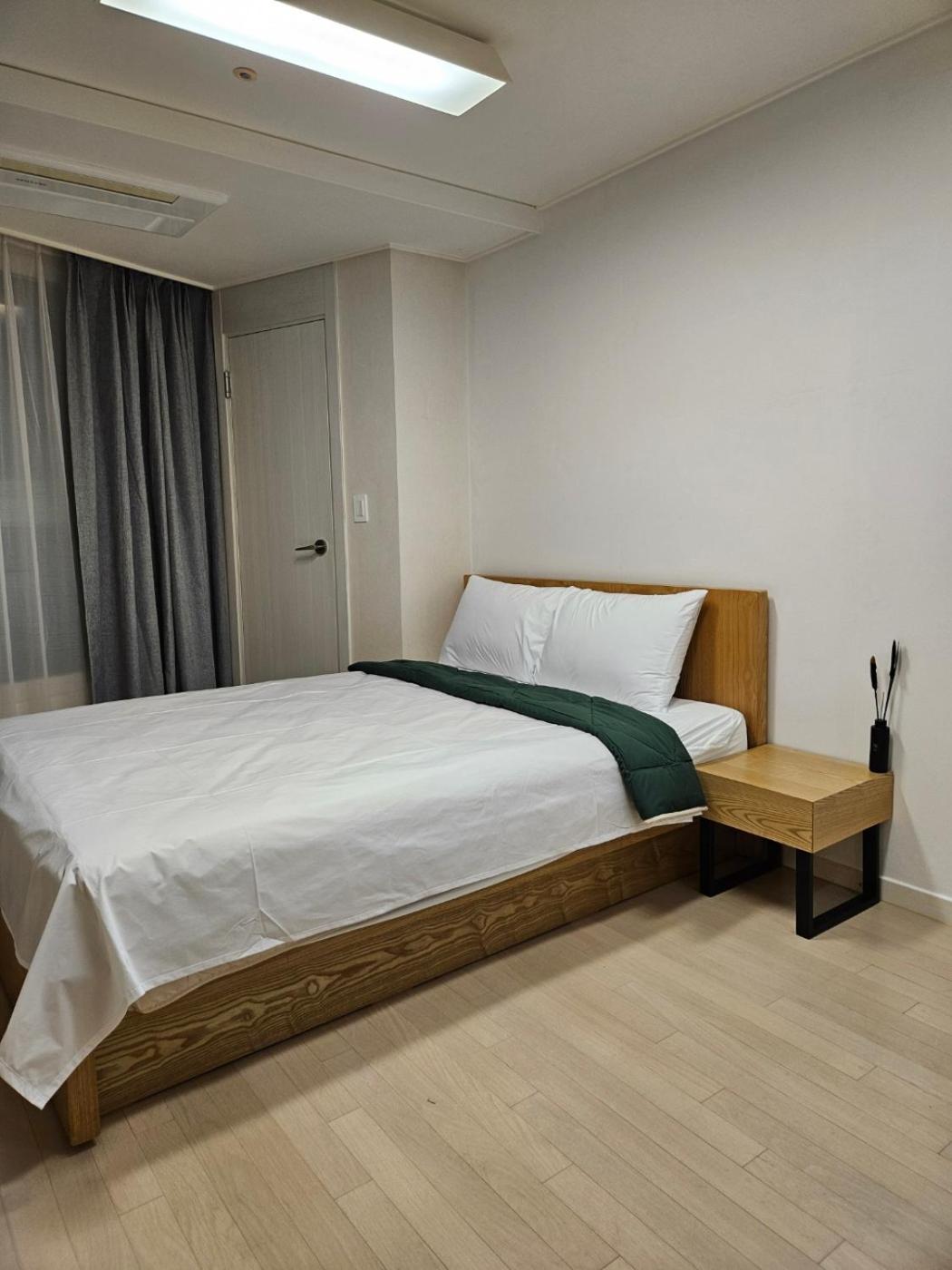 40, 2 minutes run to the beach, close to the sea, 5 minutes to Club D Oasis swimming pool, nice and long walk along the beach view 5