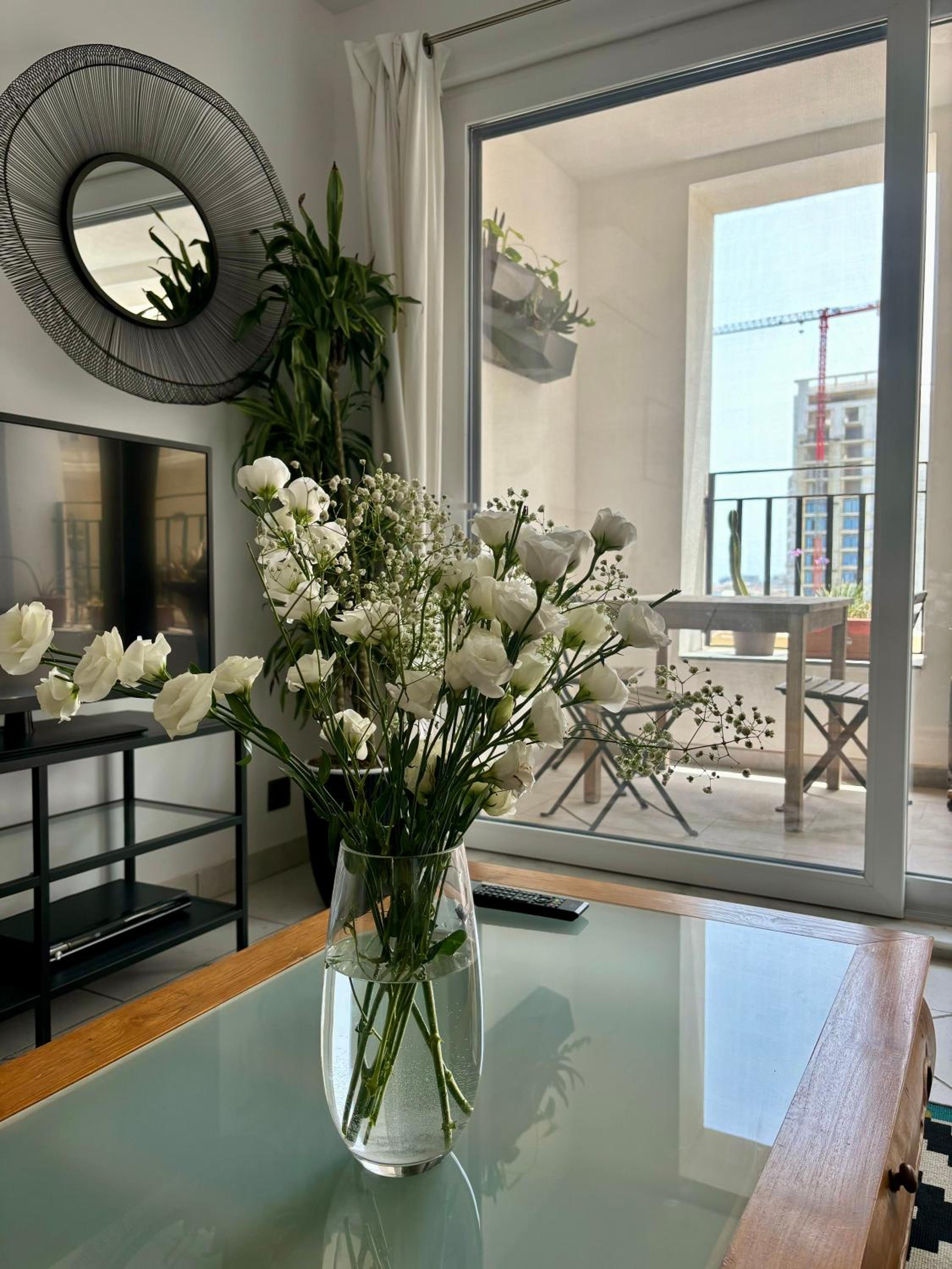 Spacious seaview Sliema Apt, steps from Valletta Ferry